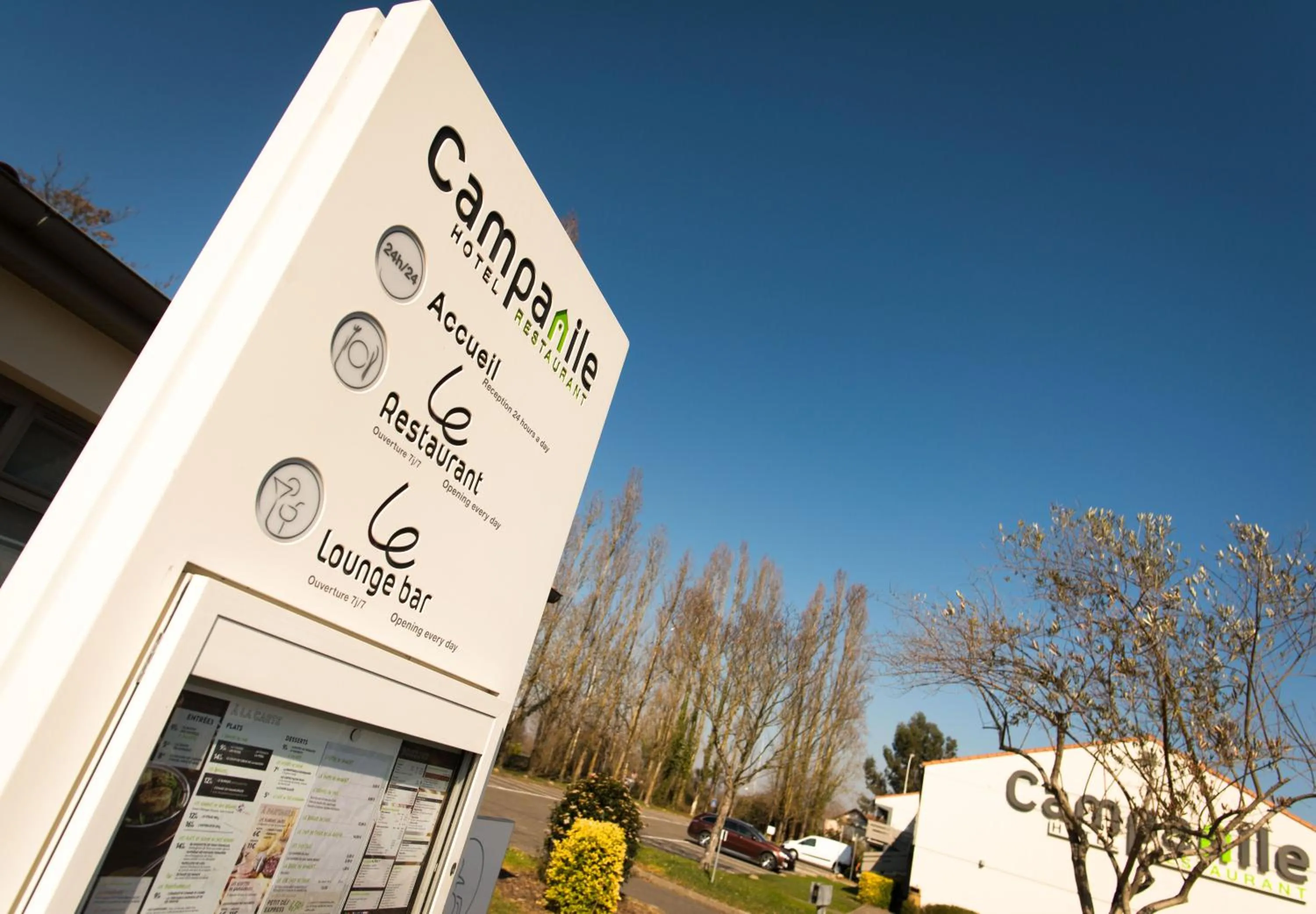 Facade/entrance in Campanile Agen