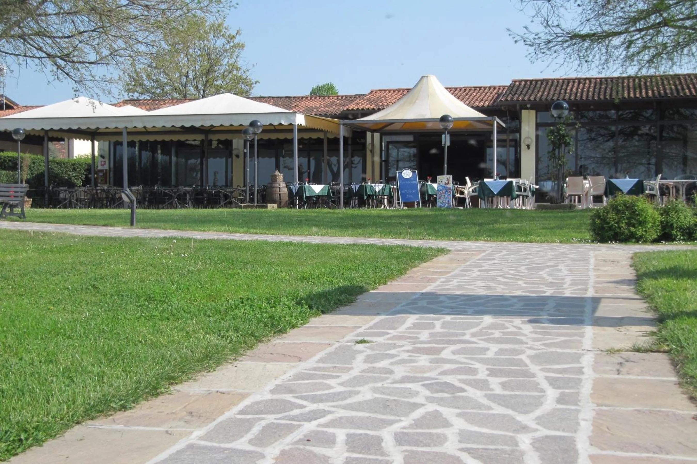 Restaurant/places to eat in The Garda Village