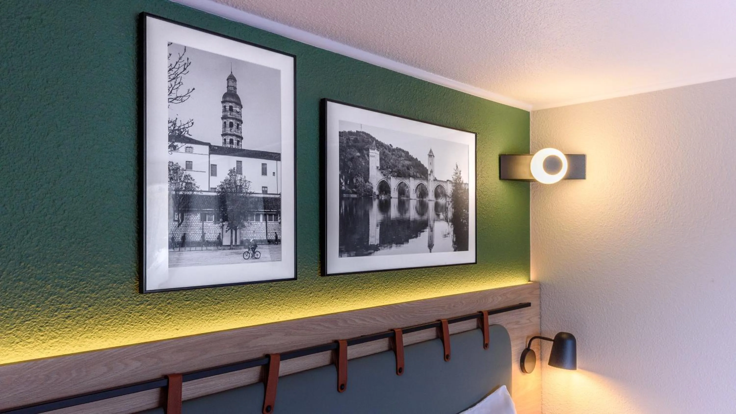 Decorative detail in Campanile NATURE - Cahors