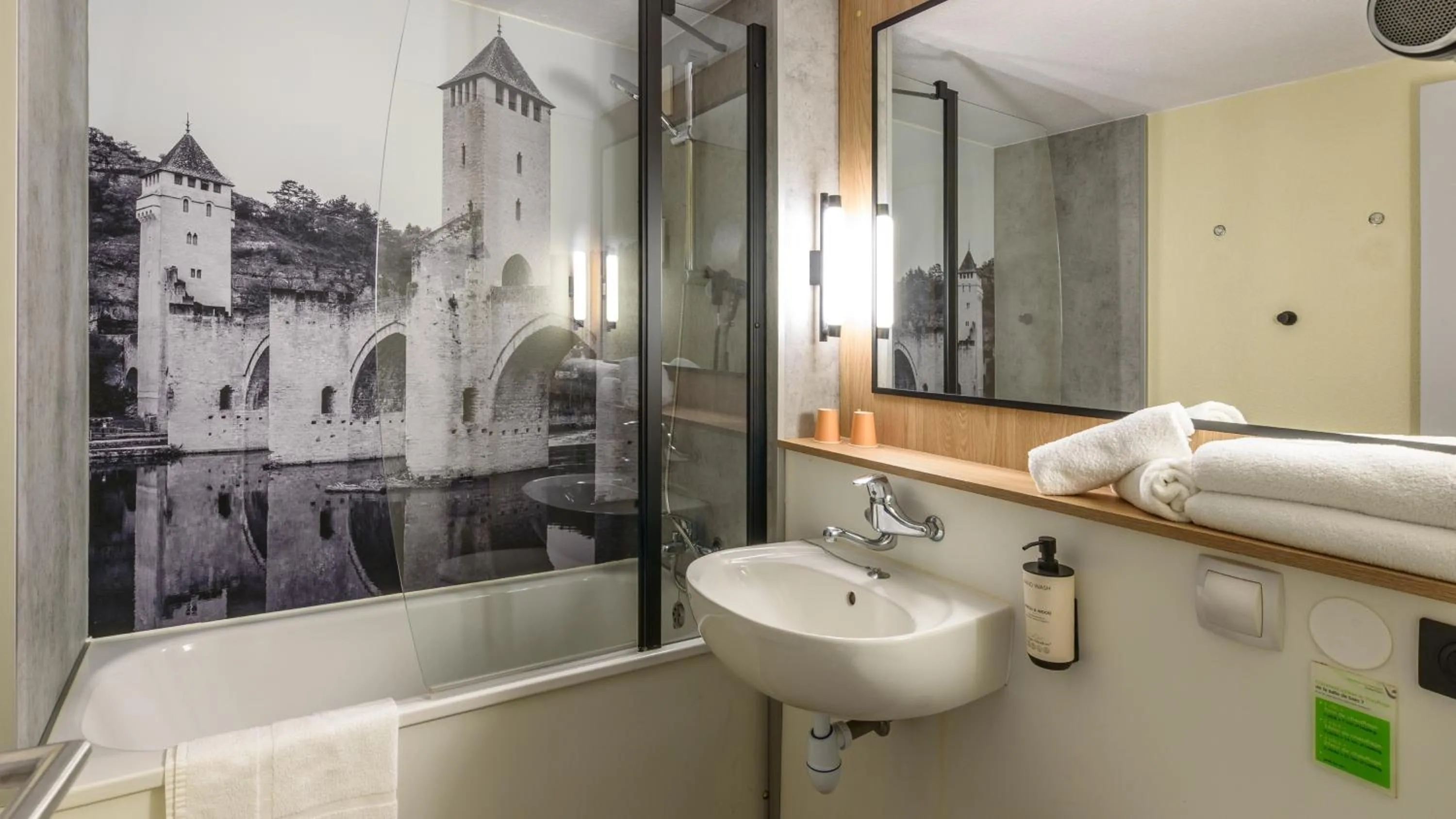 Bathroom in Campanile NATURE - Cahors