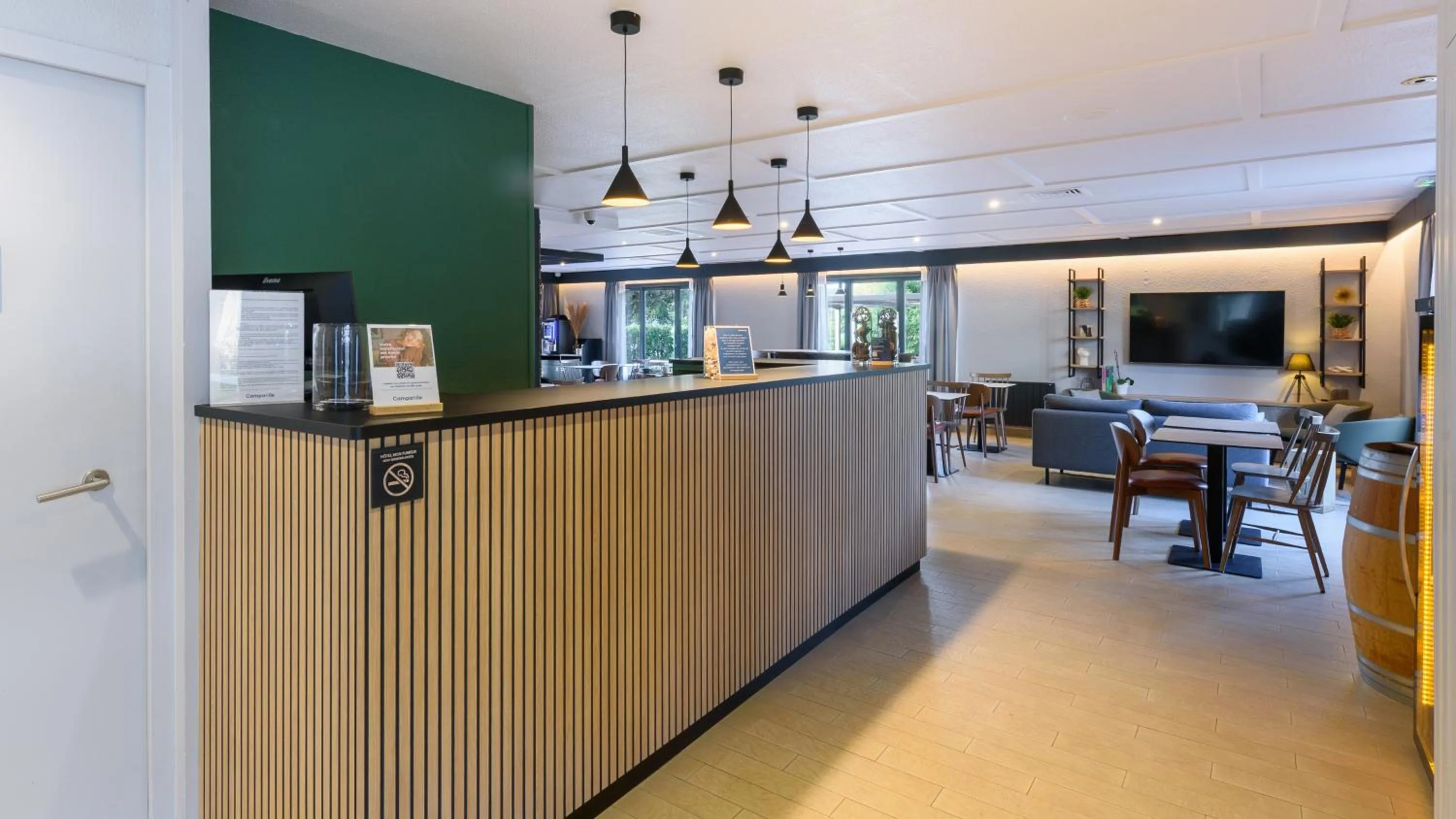 Lobby or reception in Campanile NATURE - Cahors