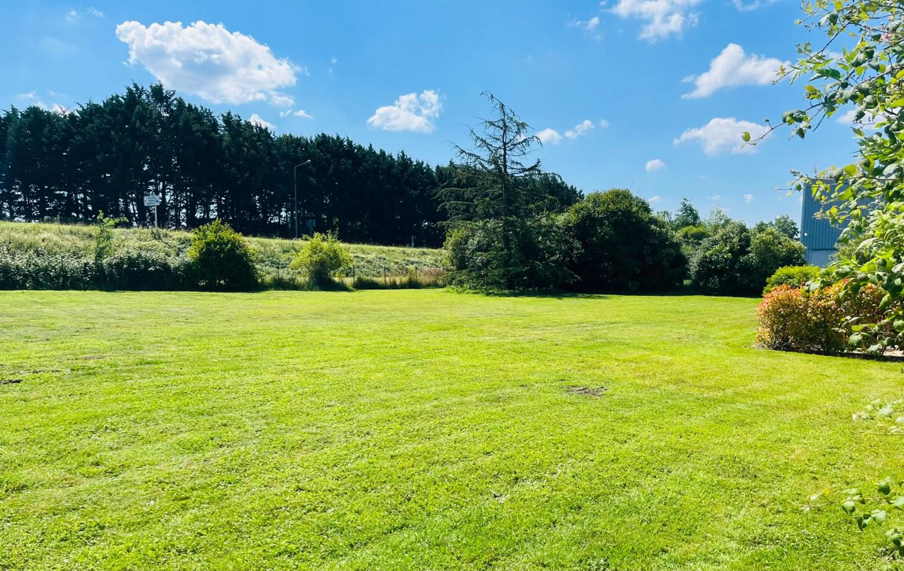Garden in Le 2 By Hotel Akena - La Ferté Bernard