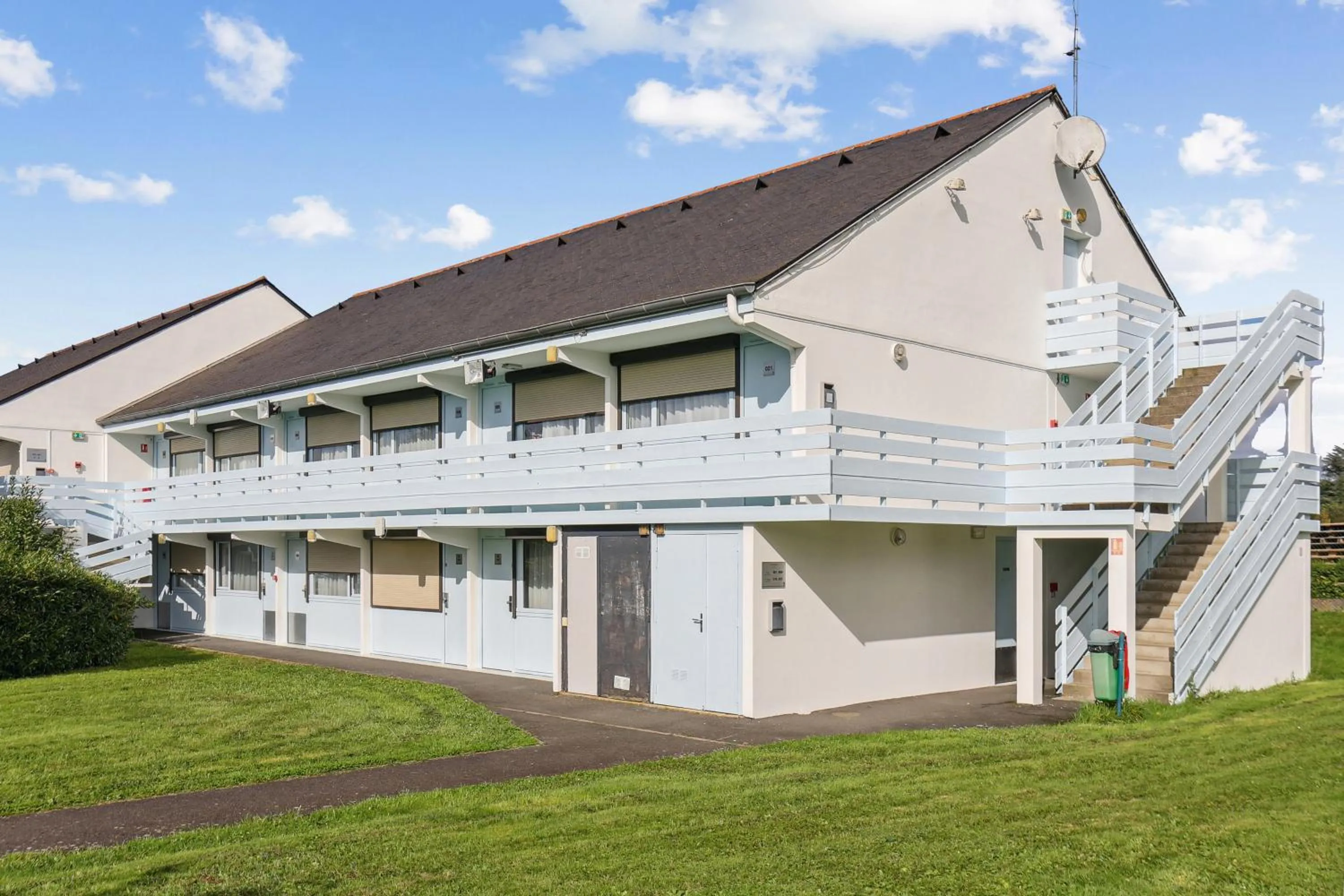 Property building in Le 2 By Hotel Akena - La Ferté Bernard