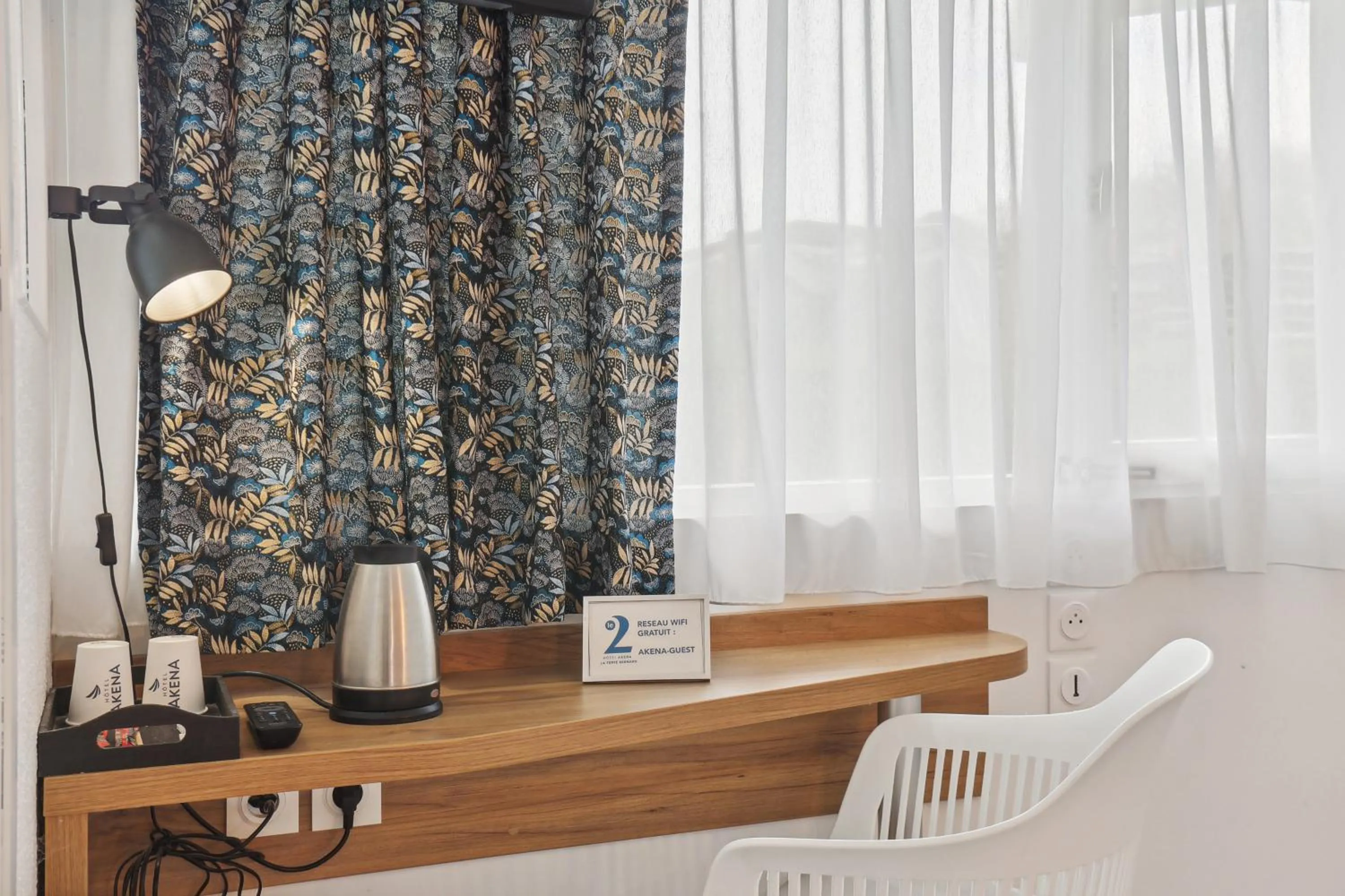 Coffee/tea facilities in Le 2 By Hotel Akena - La Ferté Bernard