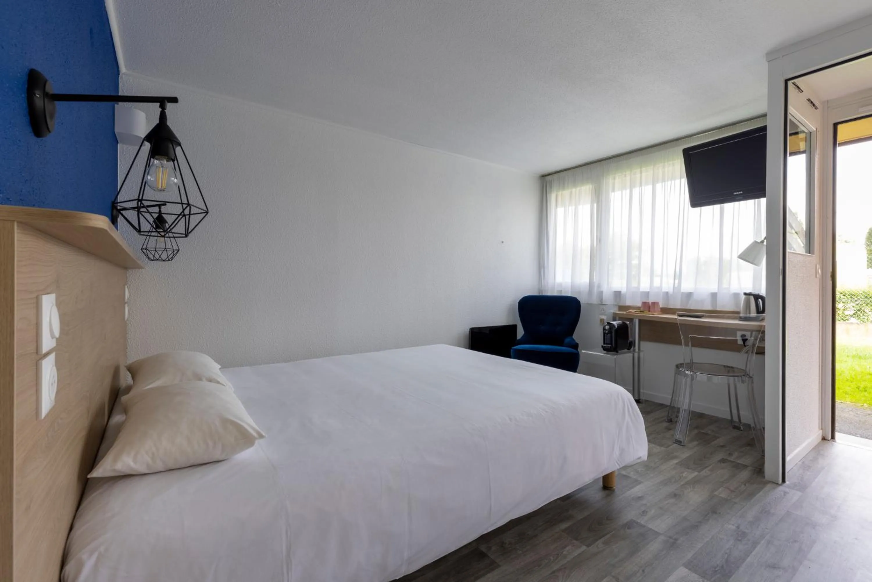 Photo of the whole room, Bed in Le 2 By Hotel Akena - La Ferté Bernard