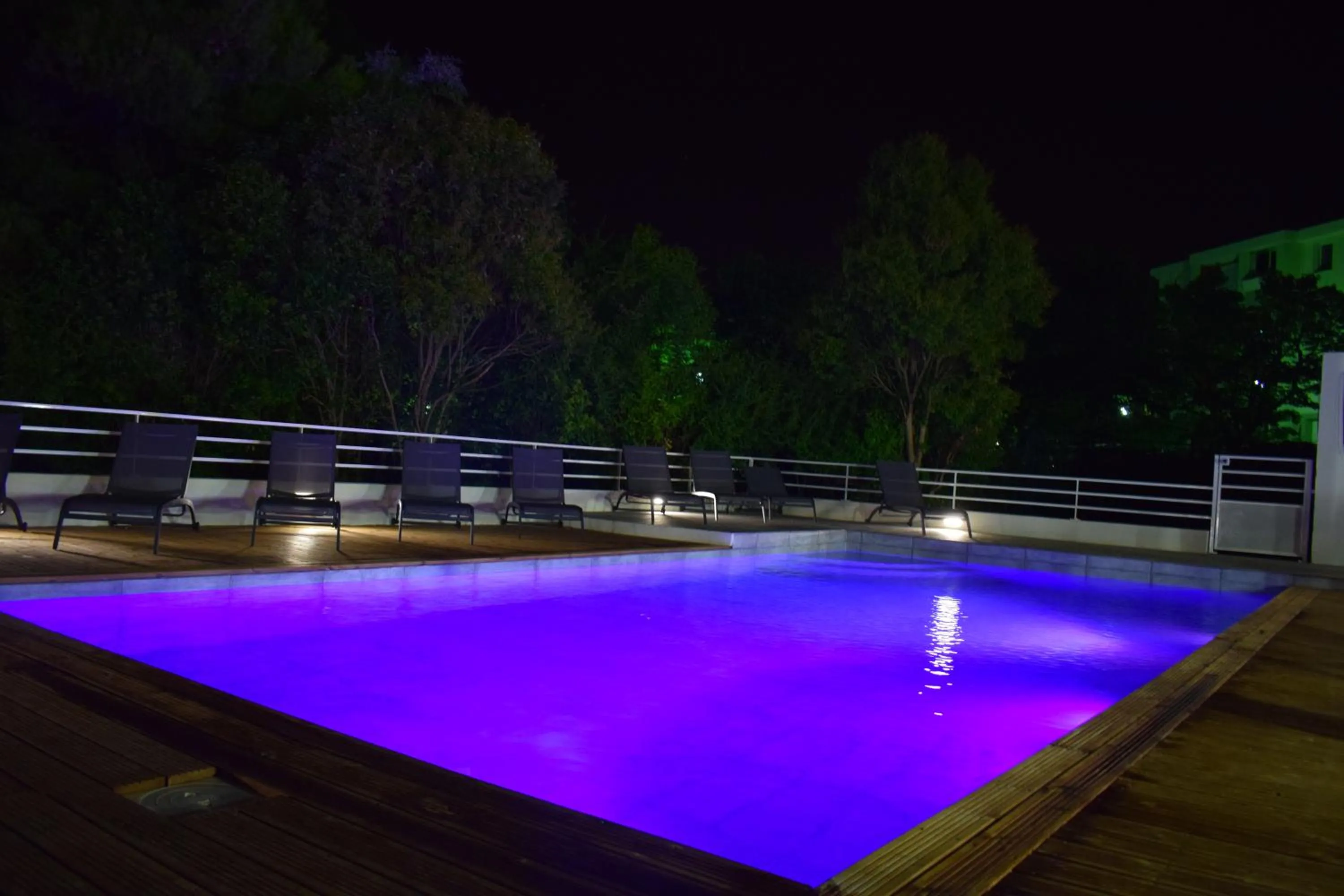 Swimming pool in Campanile Aix En Provence Ouest - Jas de Bouffan