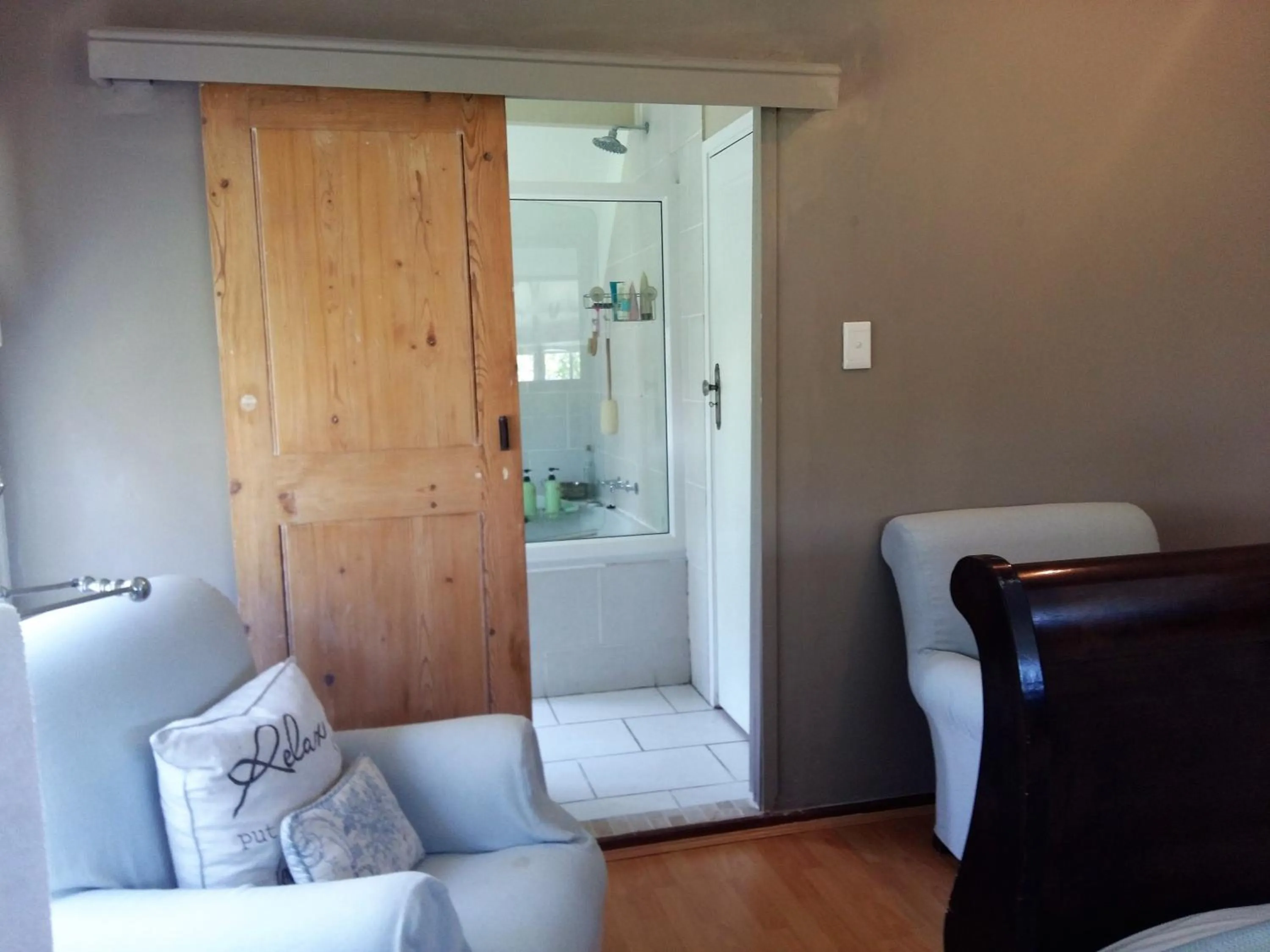 Bed in Almond Cottage Bed & Breakfast