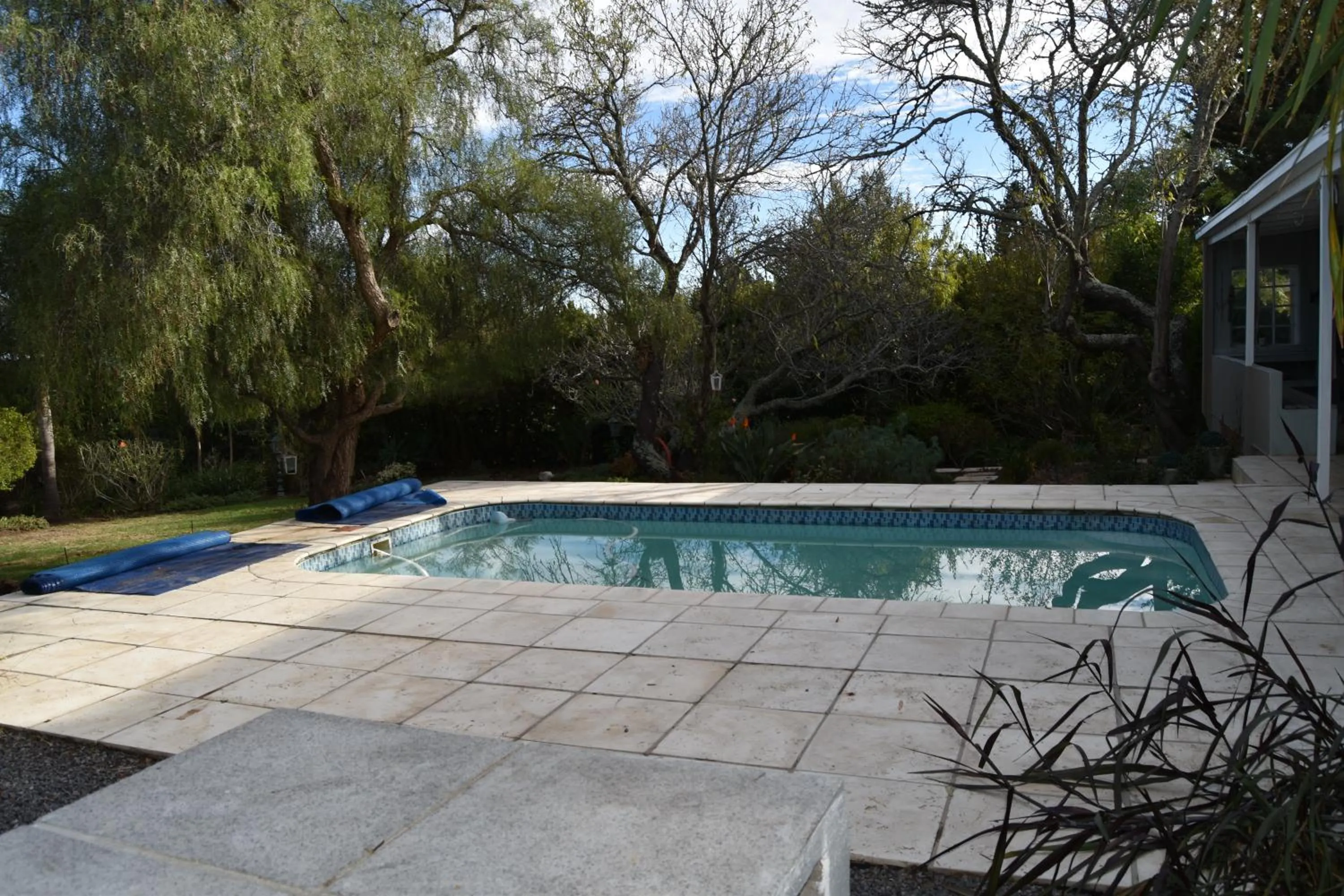 Day in Almond Cottage Bed & Breakfast