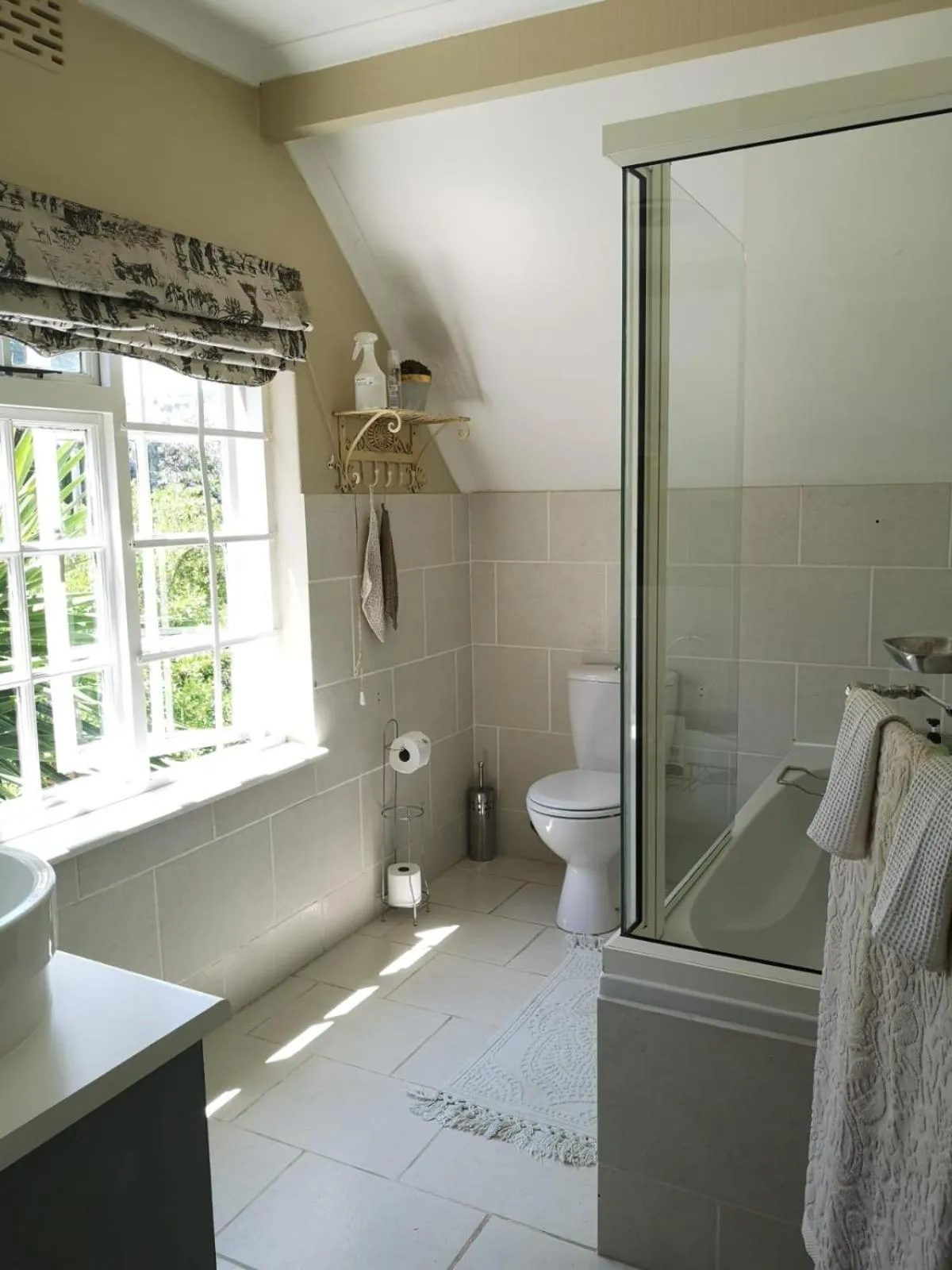 Bathroom in Almond Cottage Bed & Breakfast