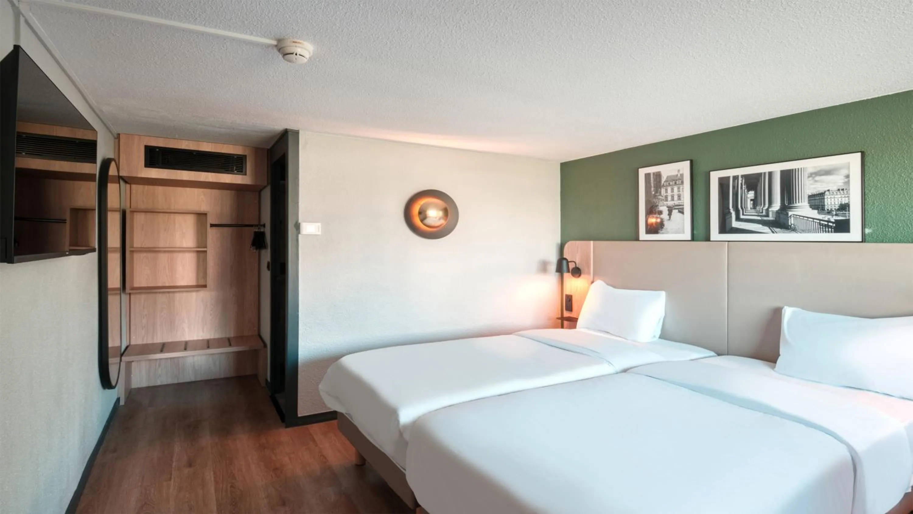 Bed in Campanile NATURE - Dreux