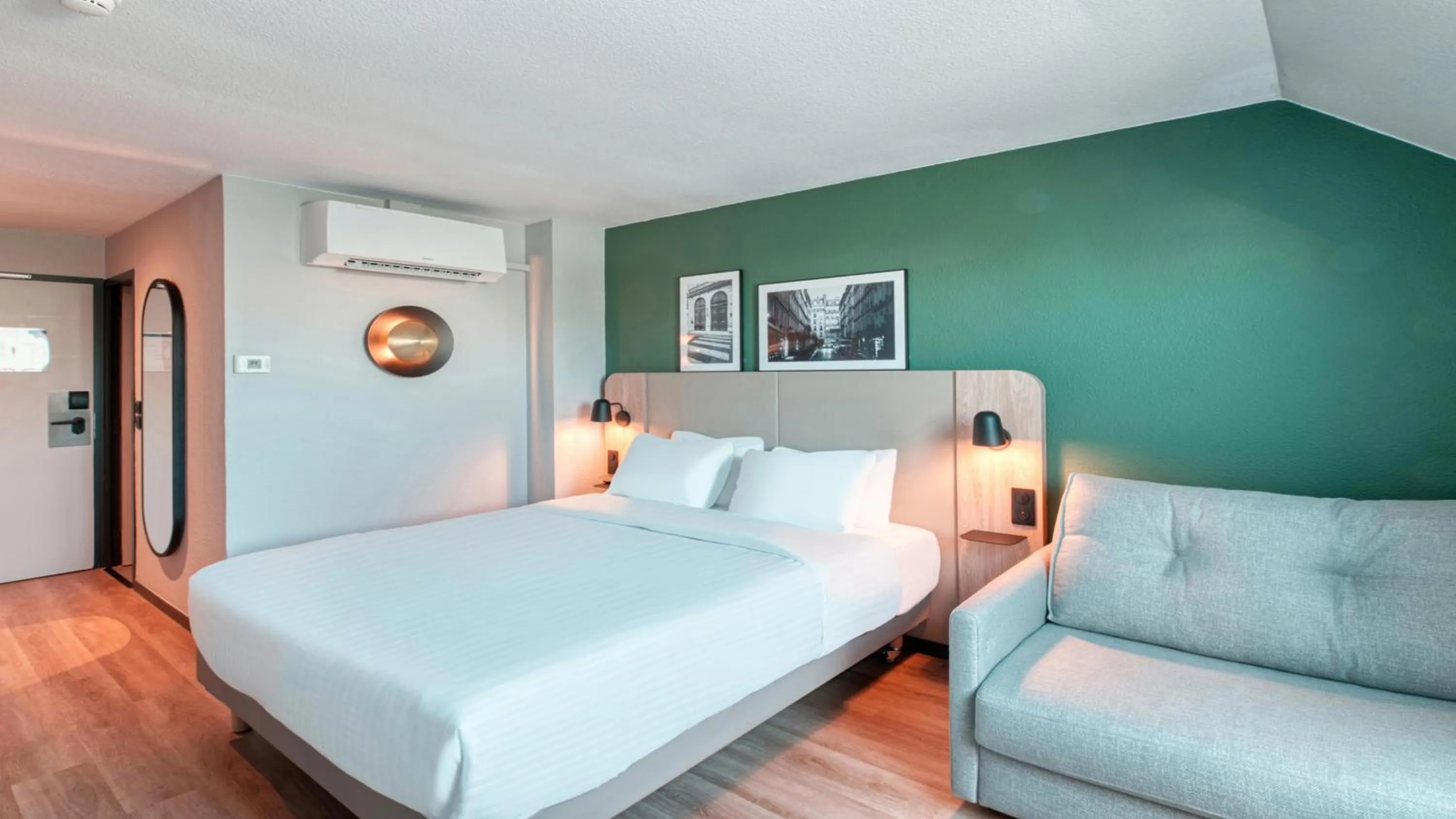 Photo of the whole room, Bed in Campanile NATURE - Dreux