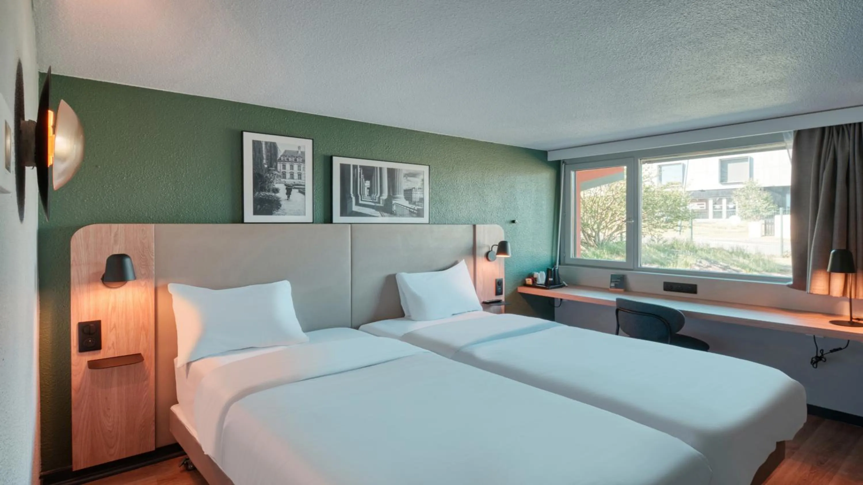 Photo of the whole room, Bed in Campanile NATURE - Dreux