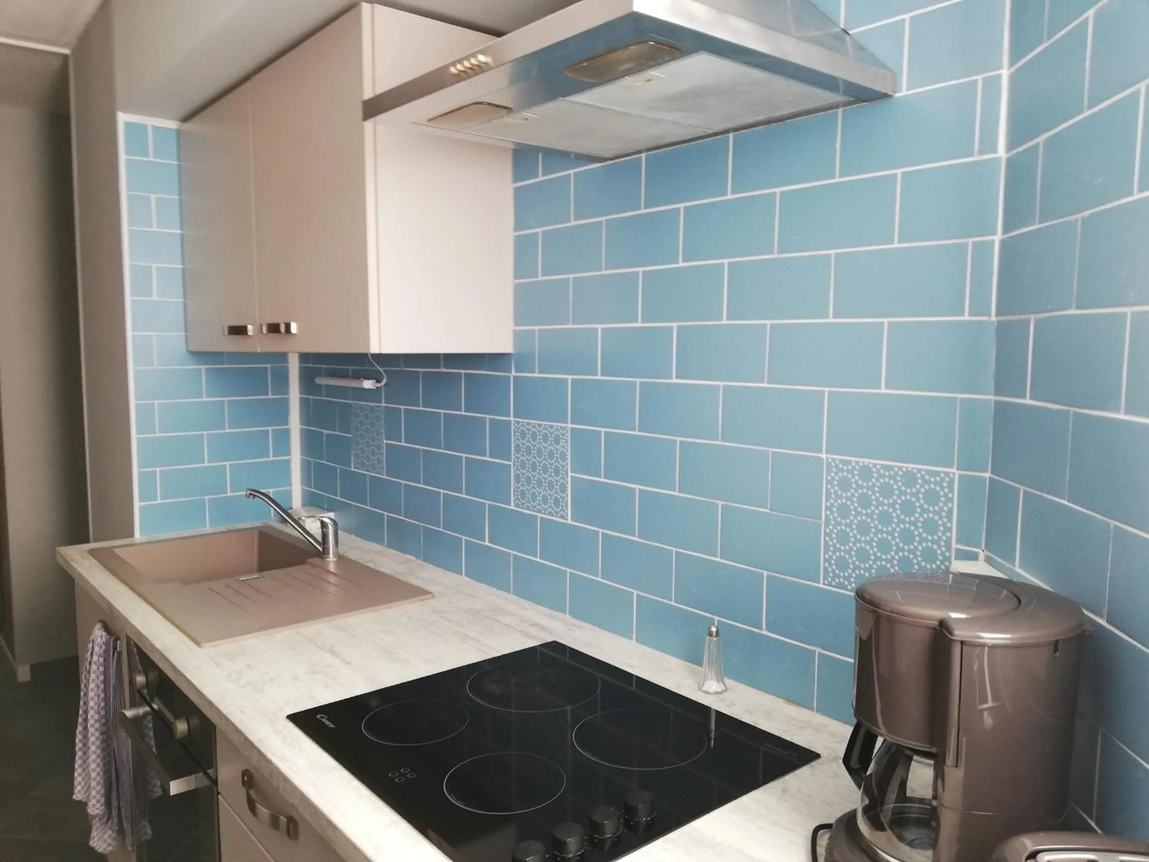 Kitchen or kitchenette in Hôtel Le Néron - Logis