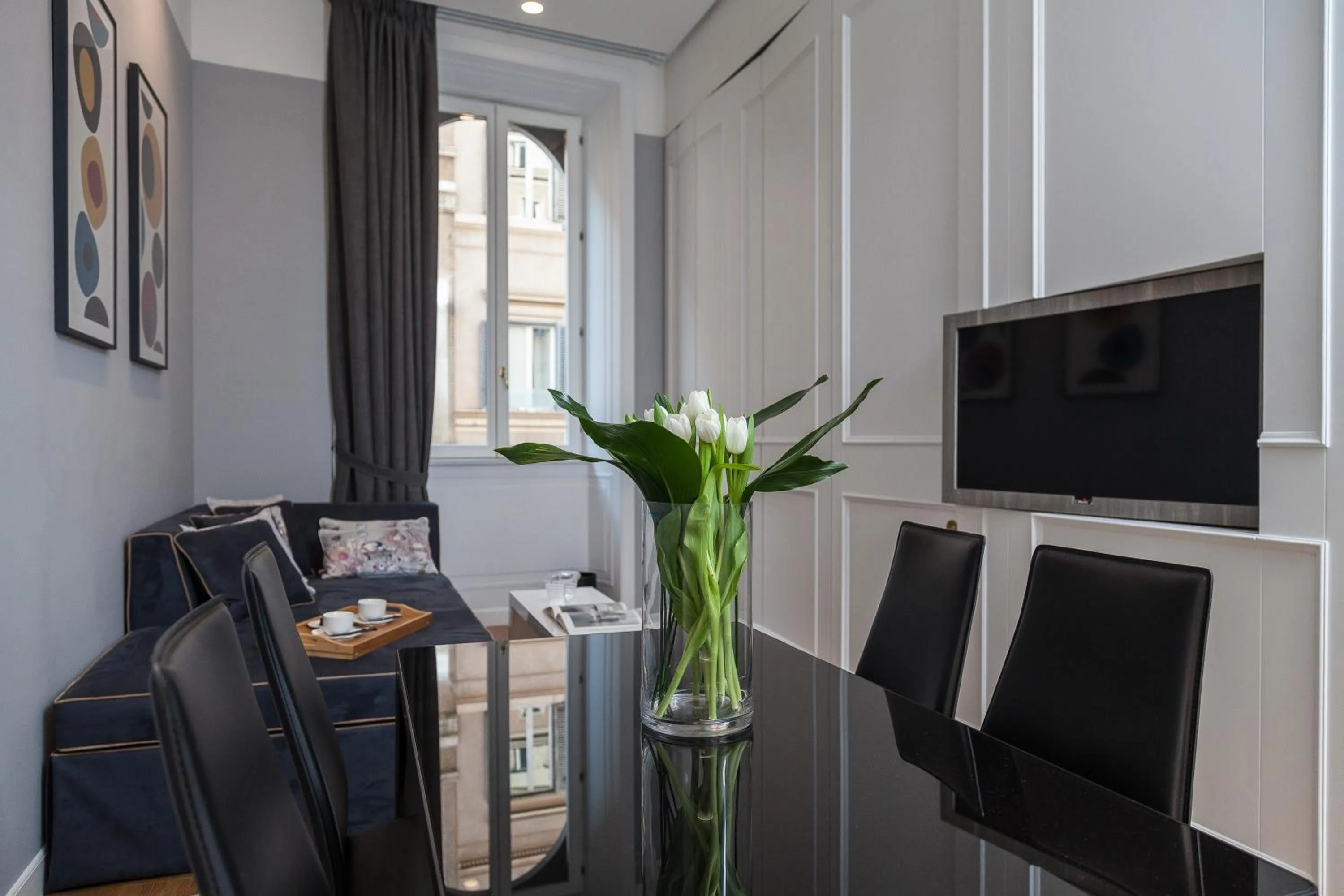 TV and multimedia in Amazing Suite Piazza Venezia