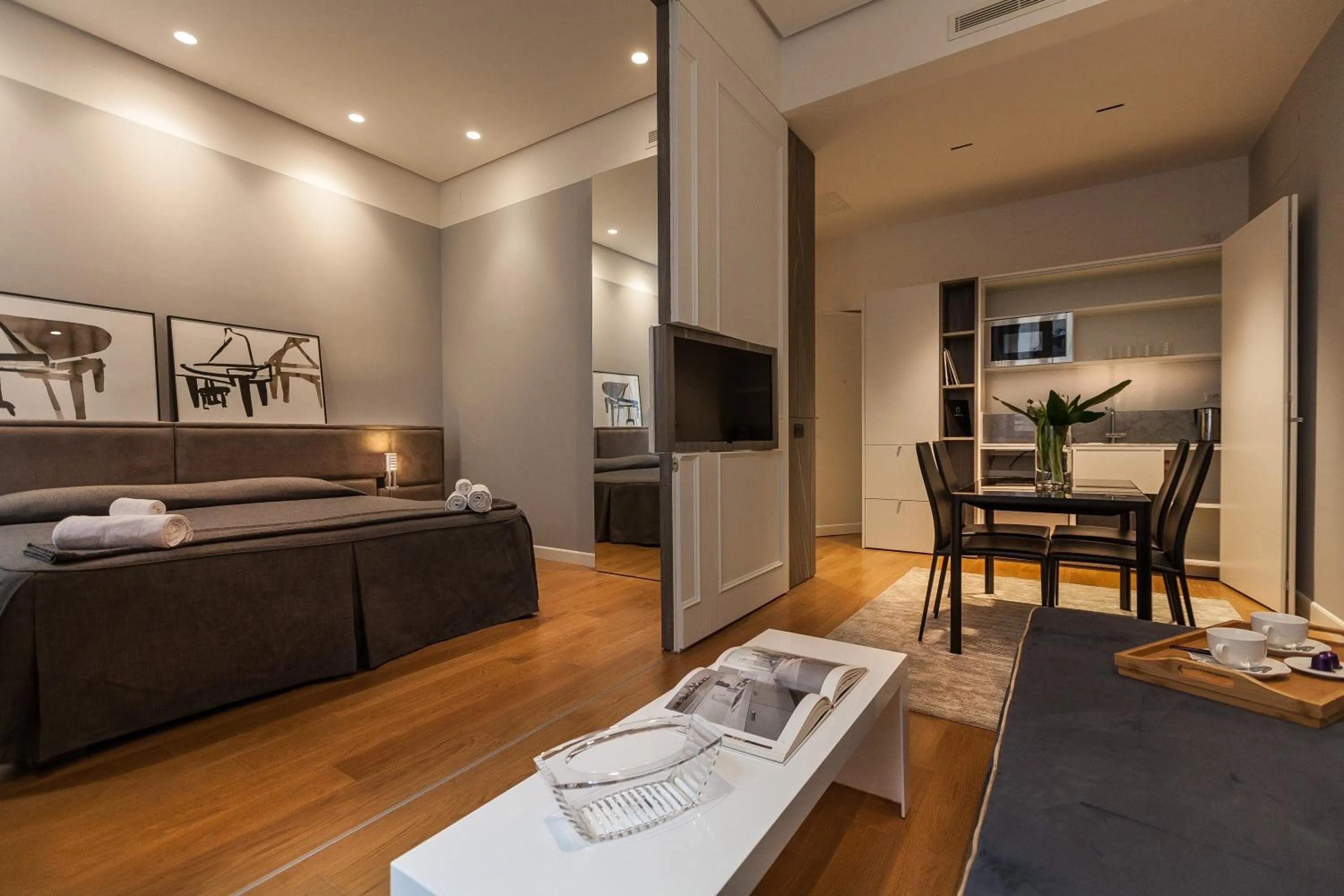 Communal lounge/ TV room in Amazing Suite Piazza Venezia