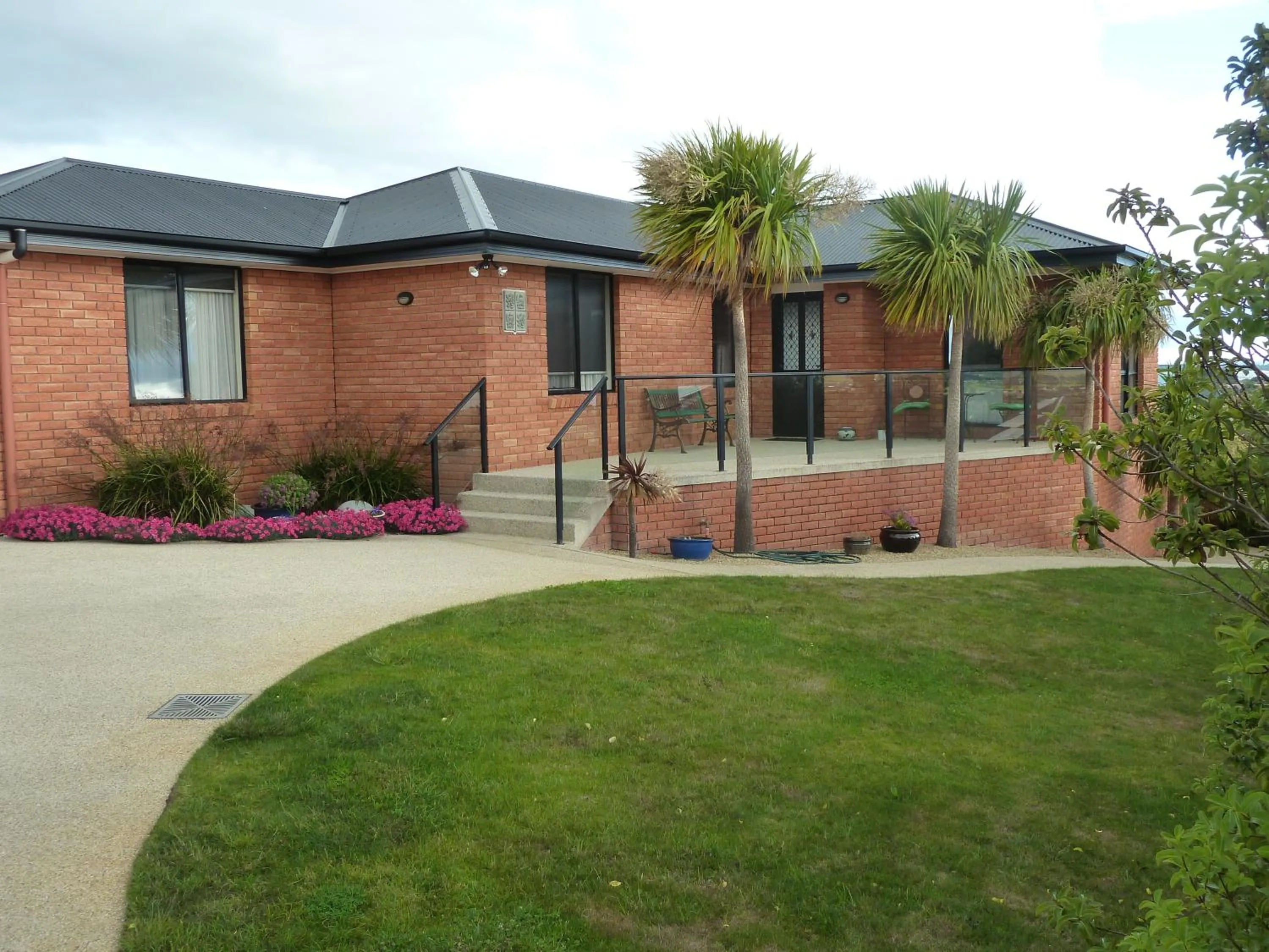 Facade/entrance in Panorama on Sorell B&B