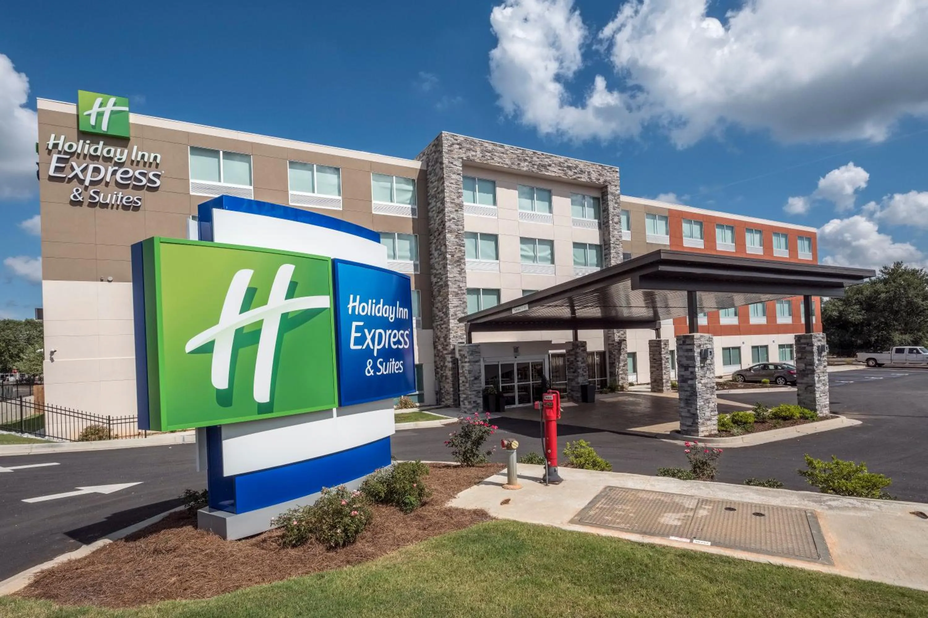 Property building in Holiday Inn Express & Suites - Commerce by IHG