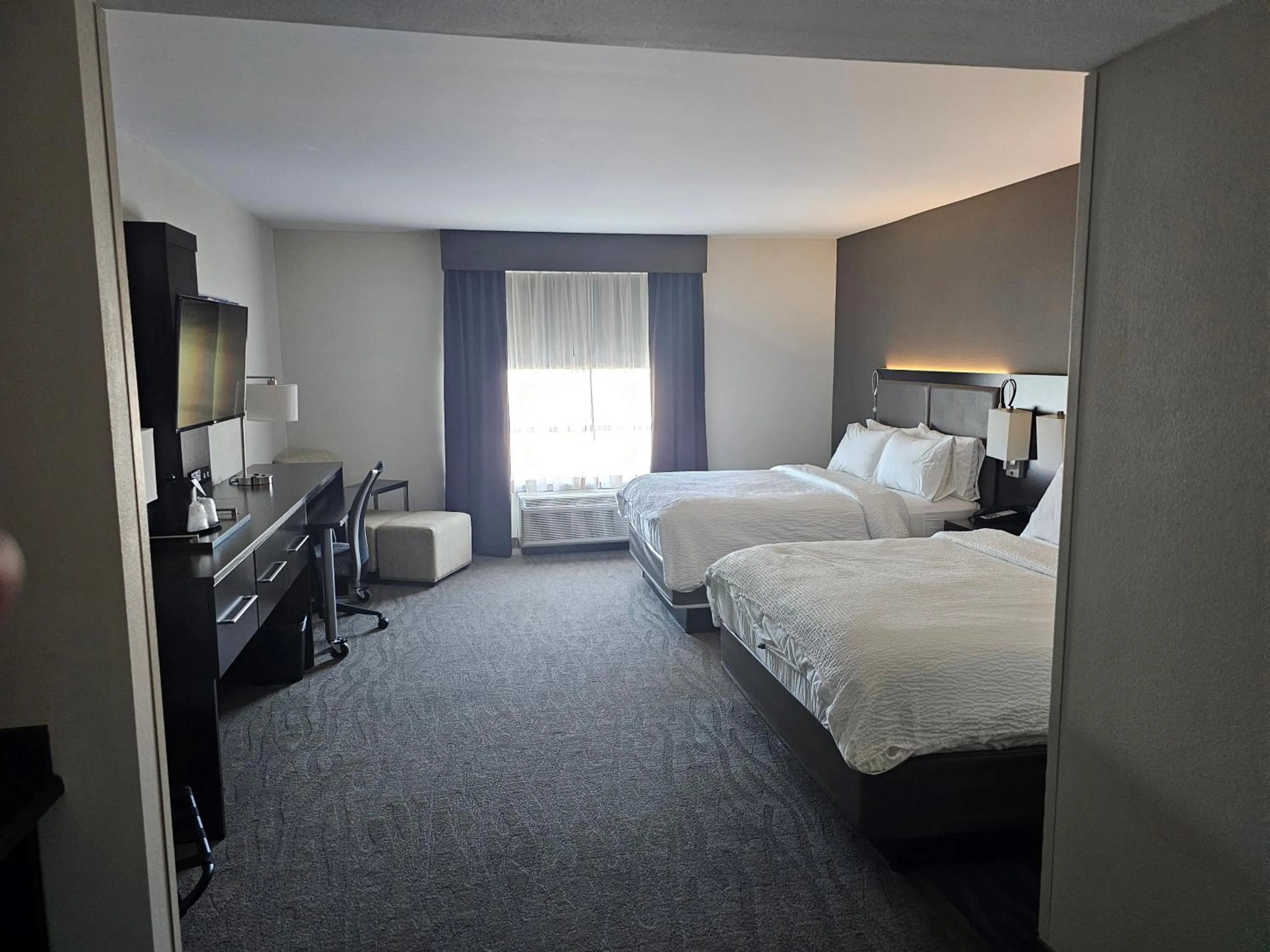 Bed in Holiday Inn Paducah Riverfront by IHG