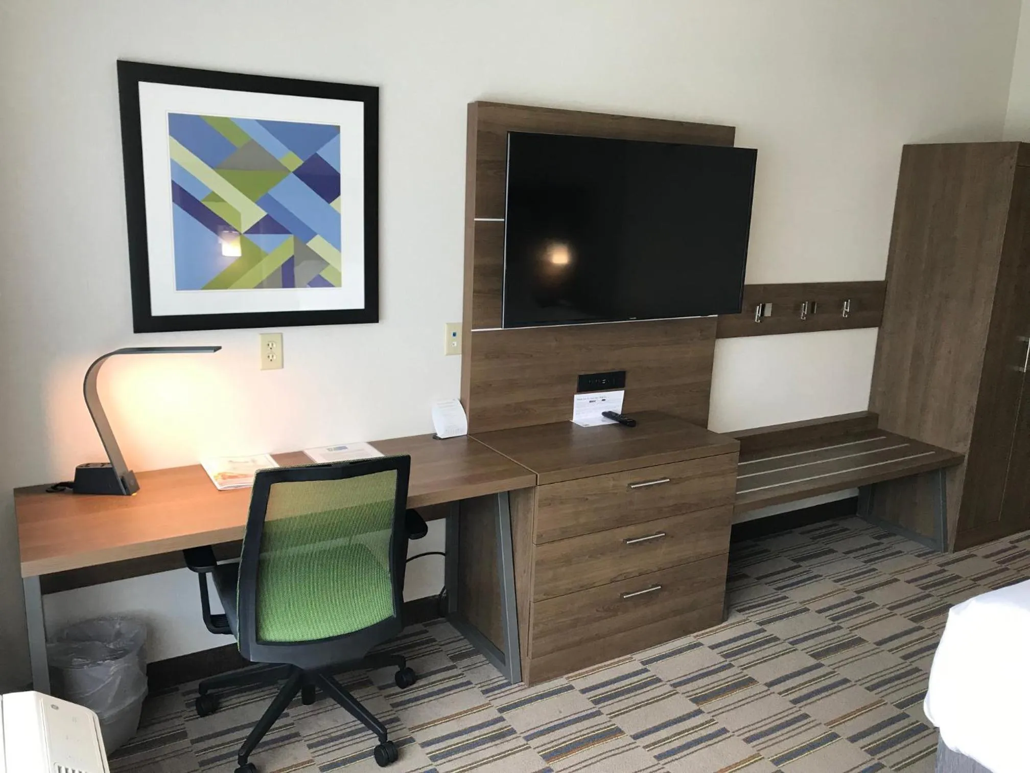 Bed in Holiday Inn Express & Suites - Pittsburgh - Monroeville by IHG