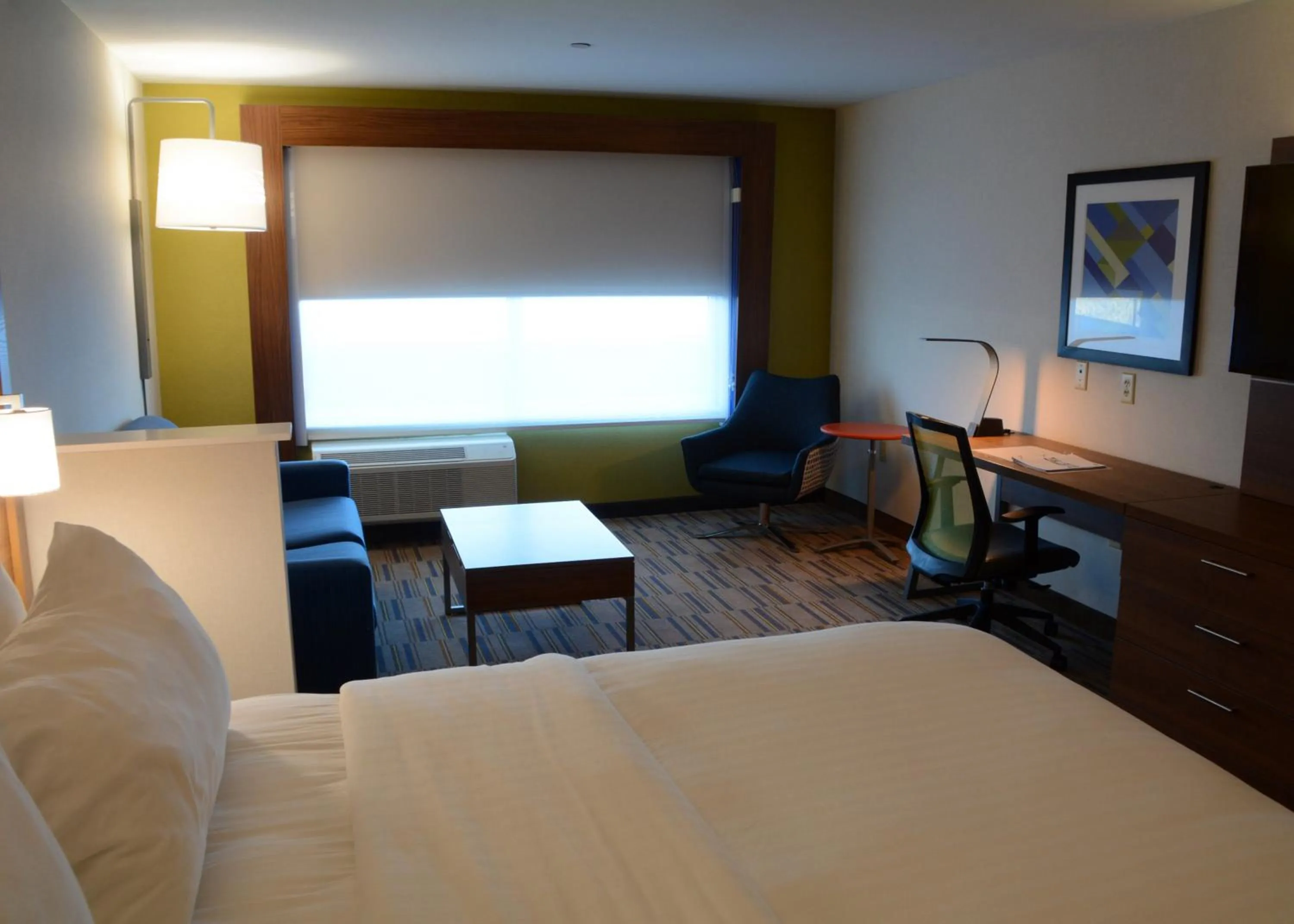 Photo of the whole room, Bed in Holiday Inn Express & Suites - Pittsburgh - Monroeville by IHG