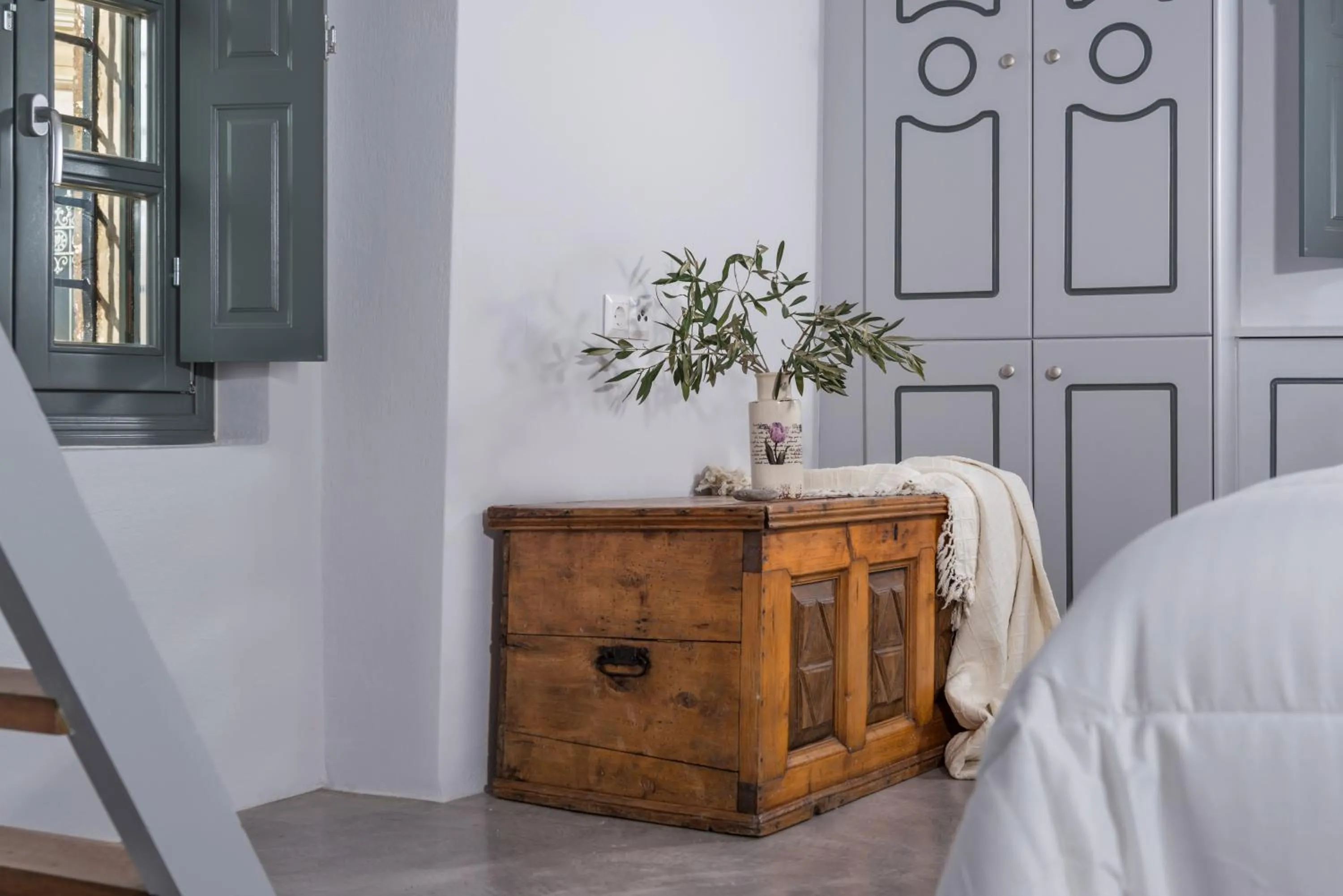 Decorative detail, Bed in Kastro Mansion