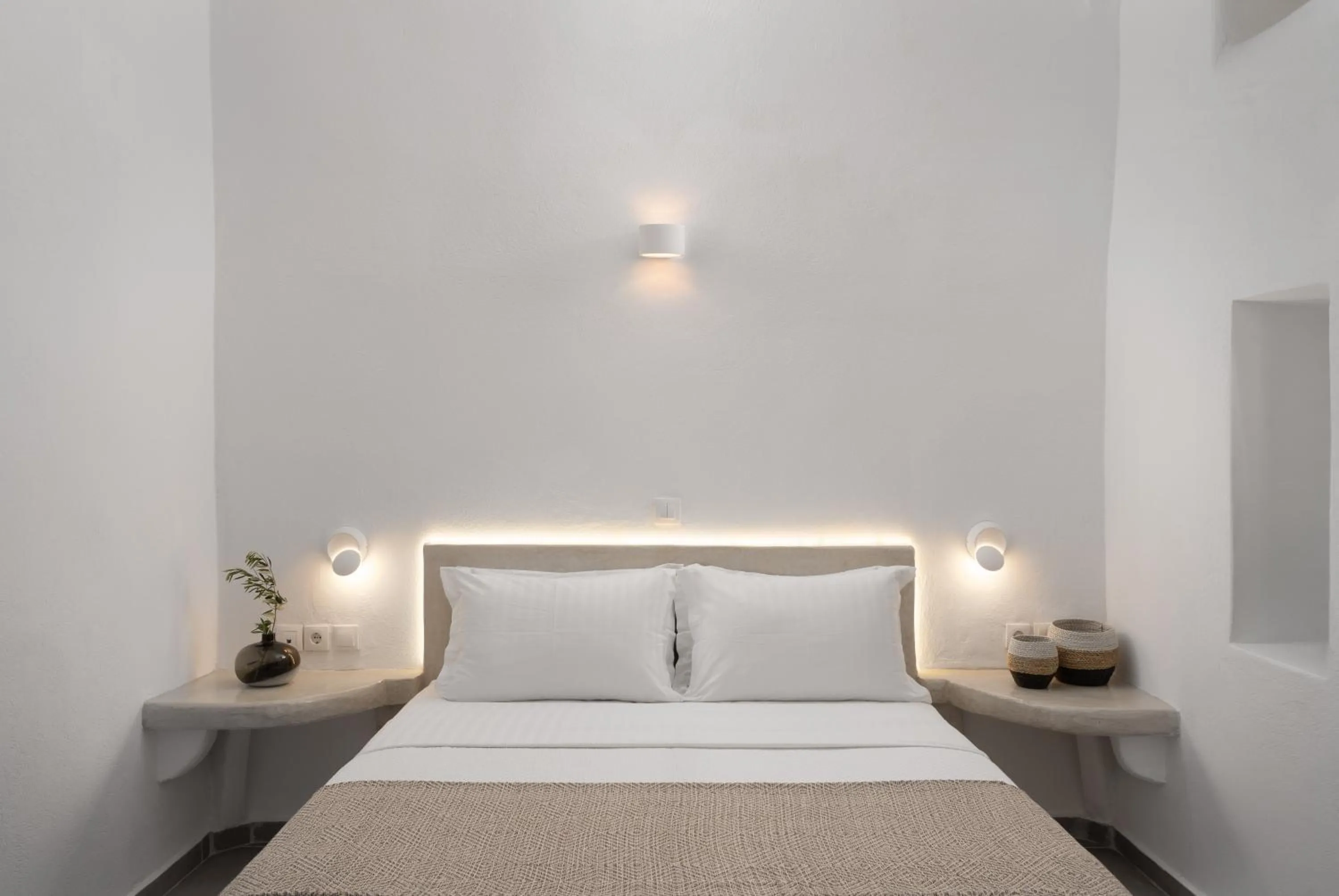 Bed in Kastro Mansion