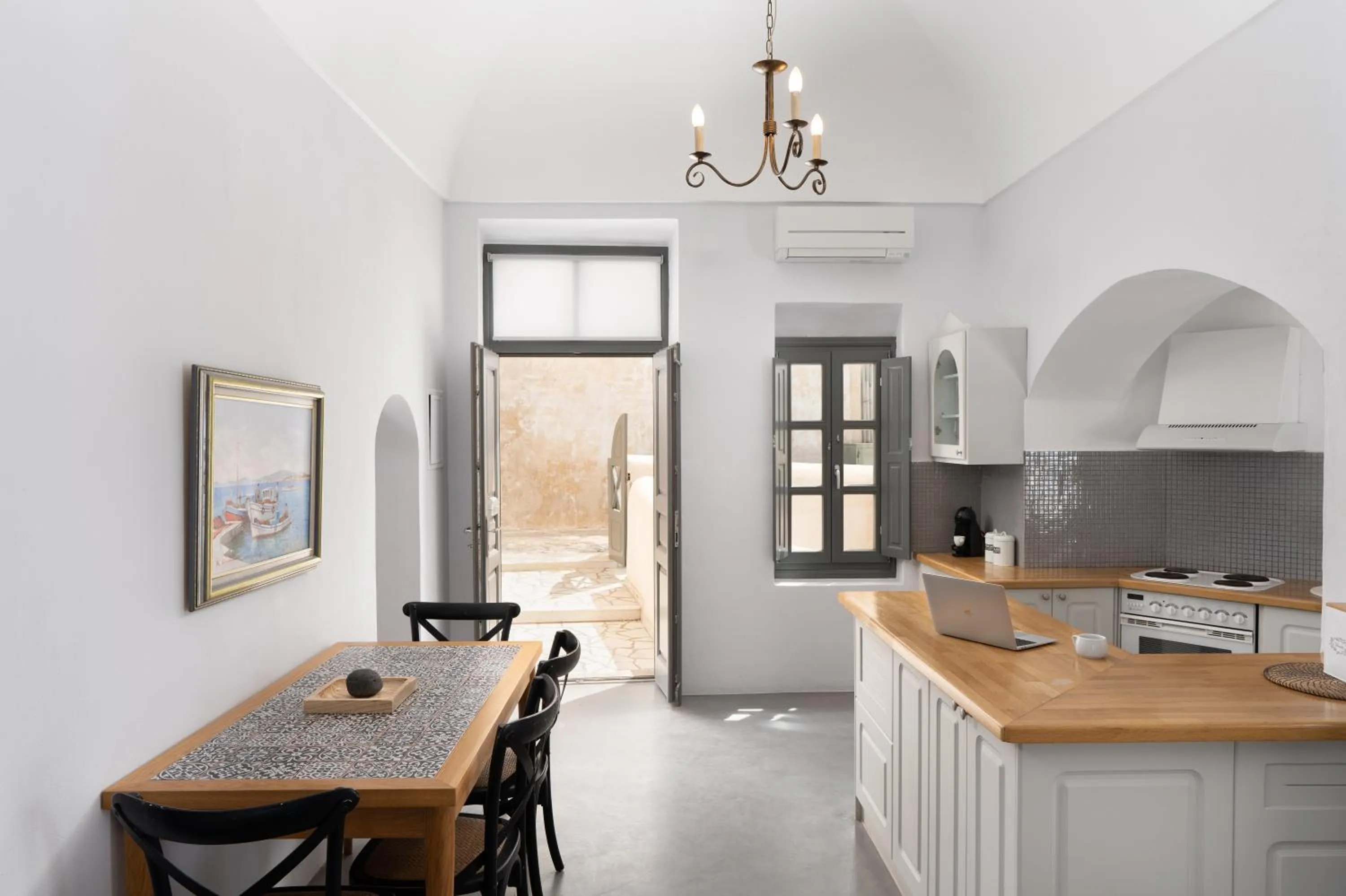 Dining area in Kastro Mansion