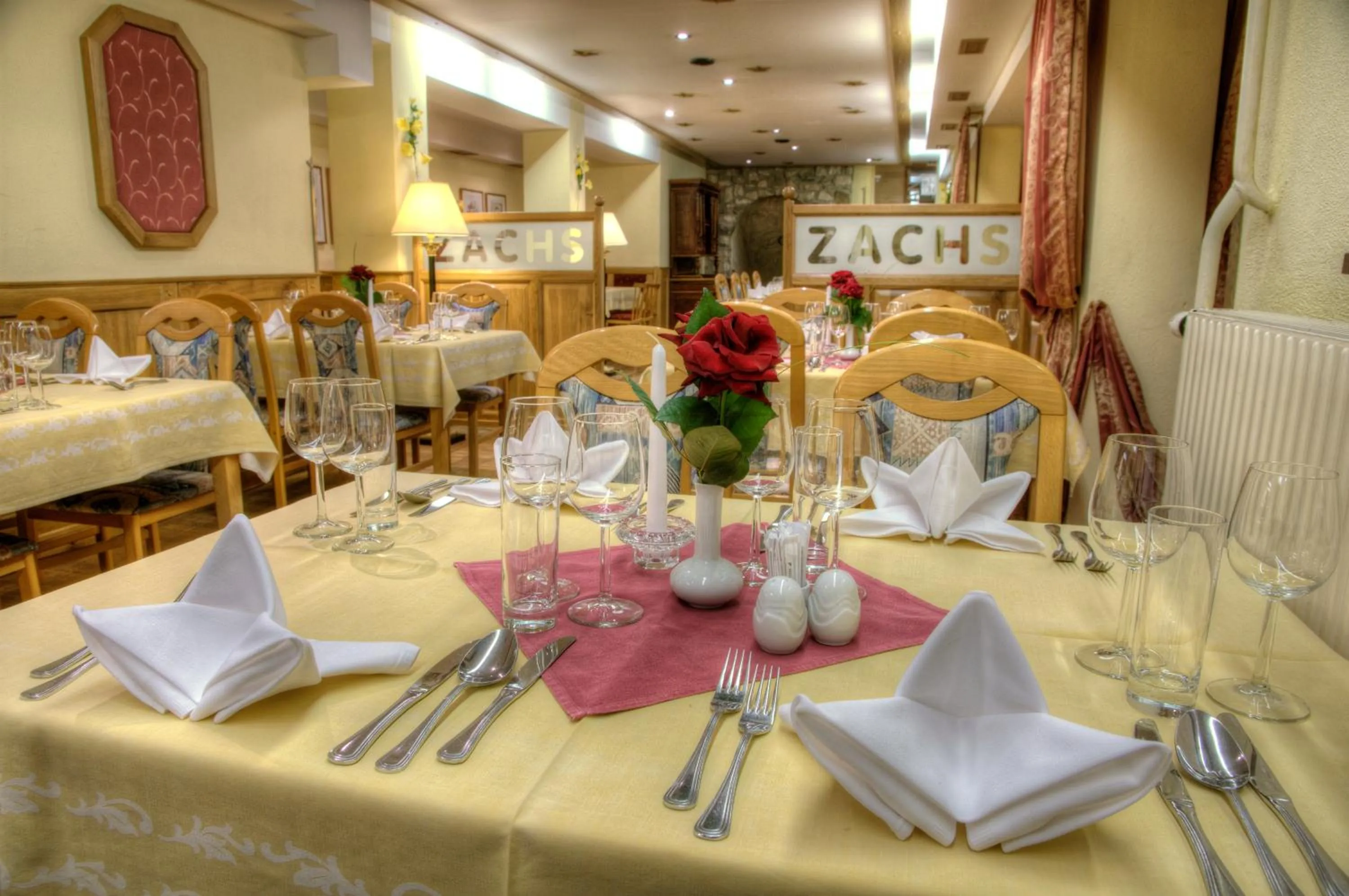 Restaurant/places to eat in Hotel Zachs