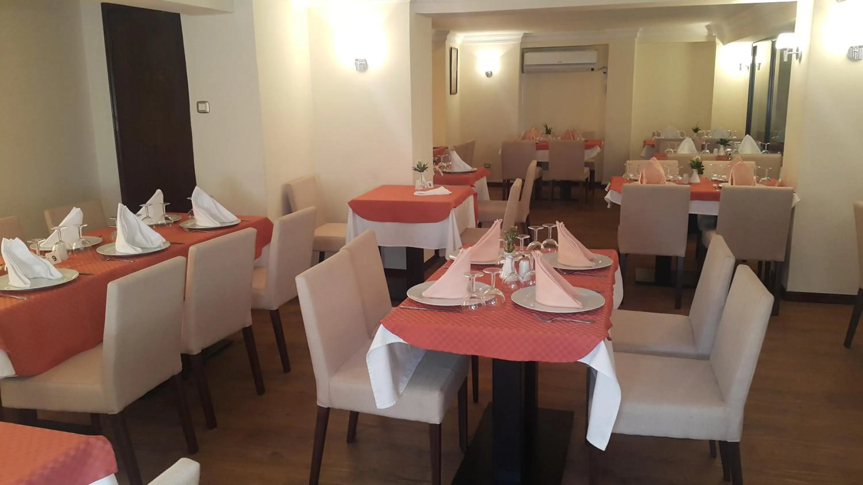 Restaurant/places to eat in Numidien Hotel