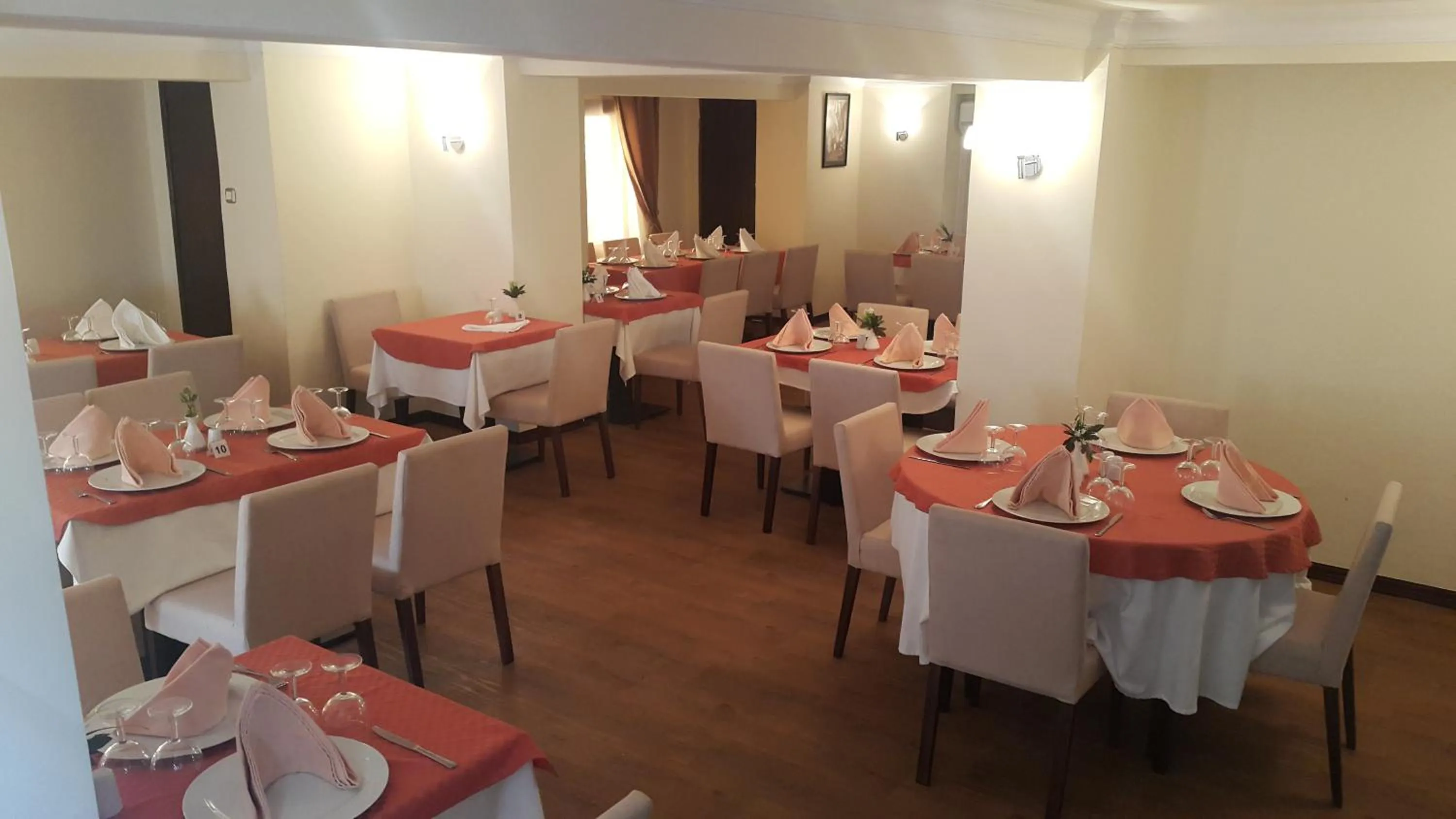 Restaurant/places to eat in Numidien Hotel