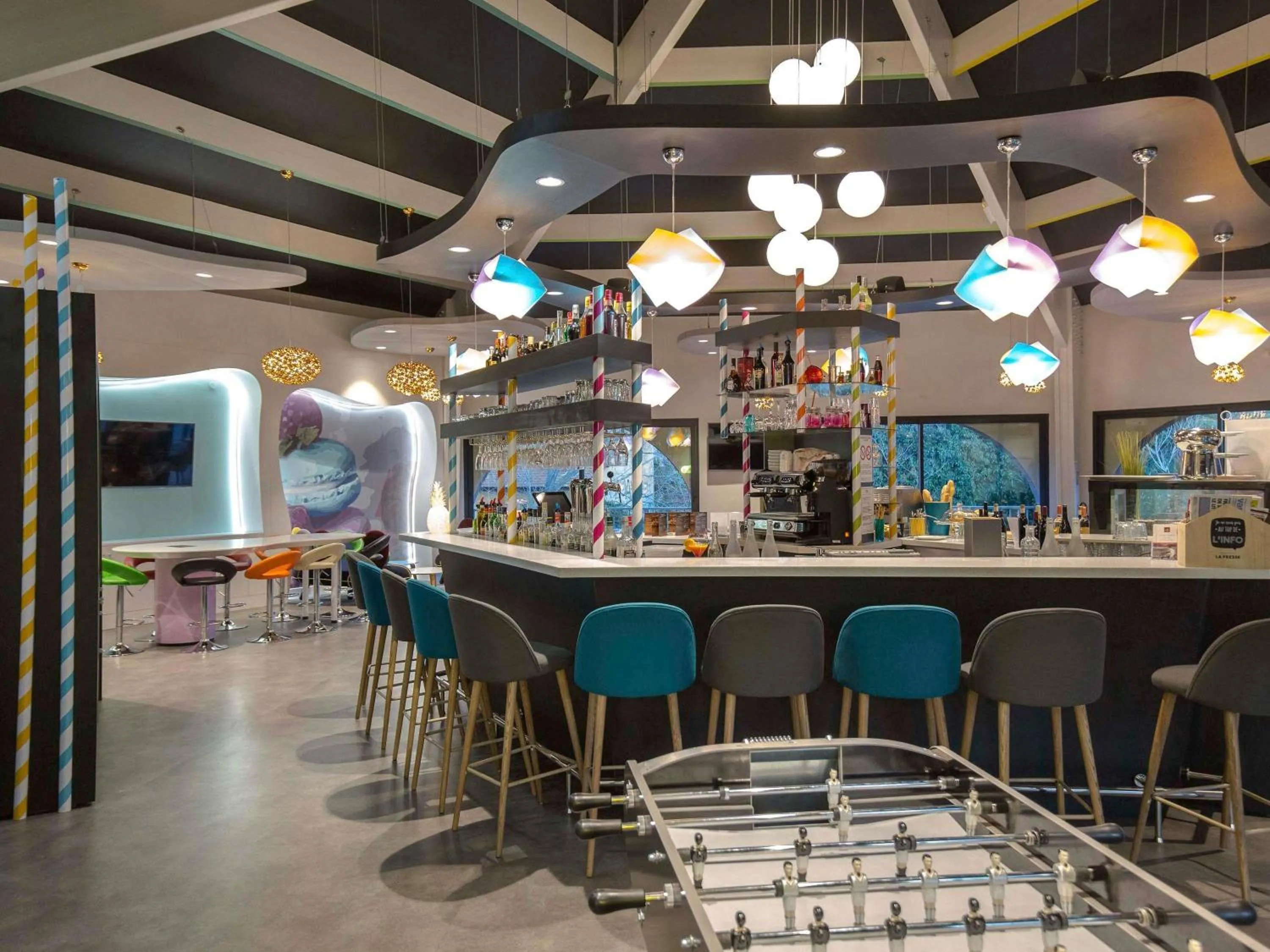 Lounge or bar in ibis Styles Fréjus St Raphael