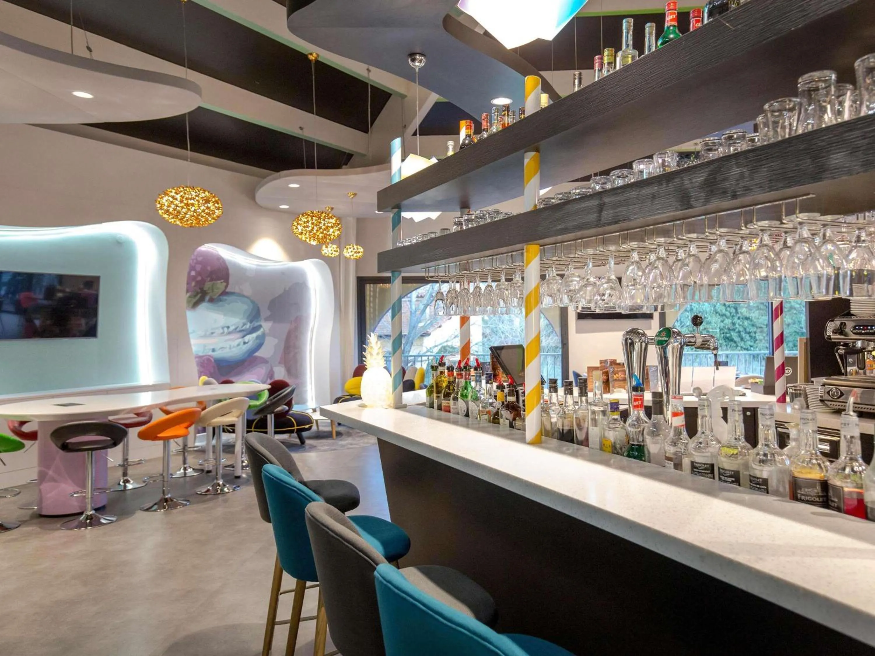 Lounge or bar in ibis Styles Fréjus St Raphael