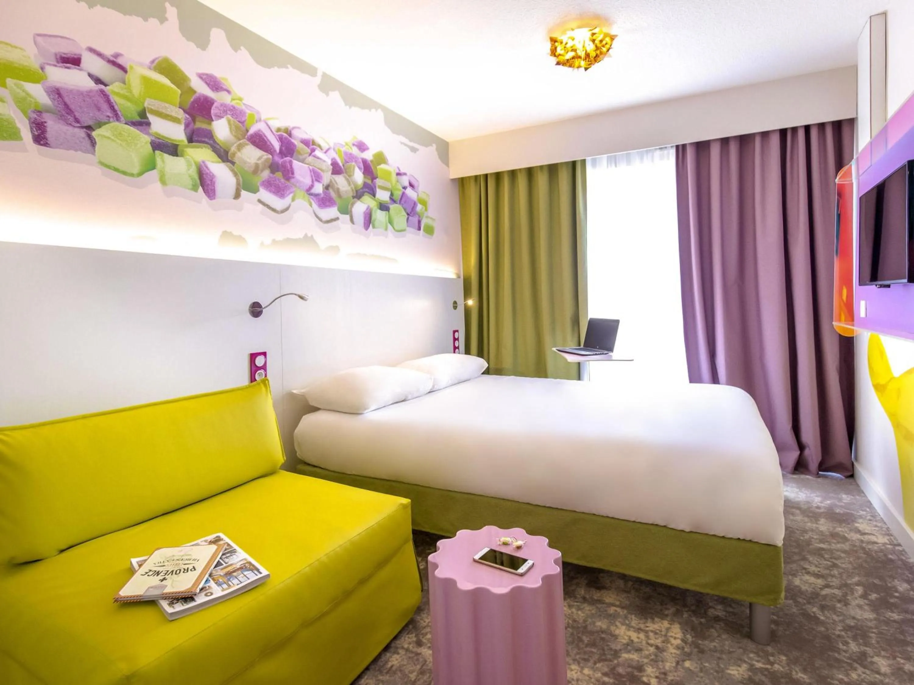 Bedroom, Bed in ibis Styles Fréjus St Raphael