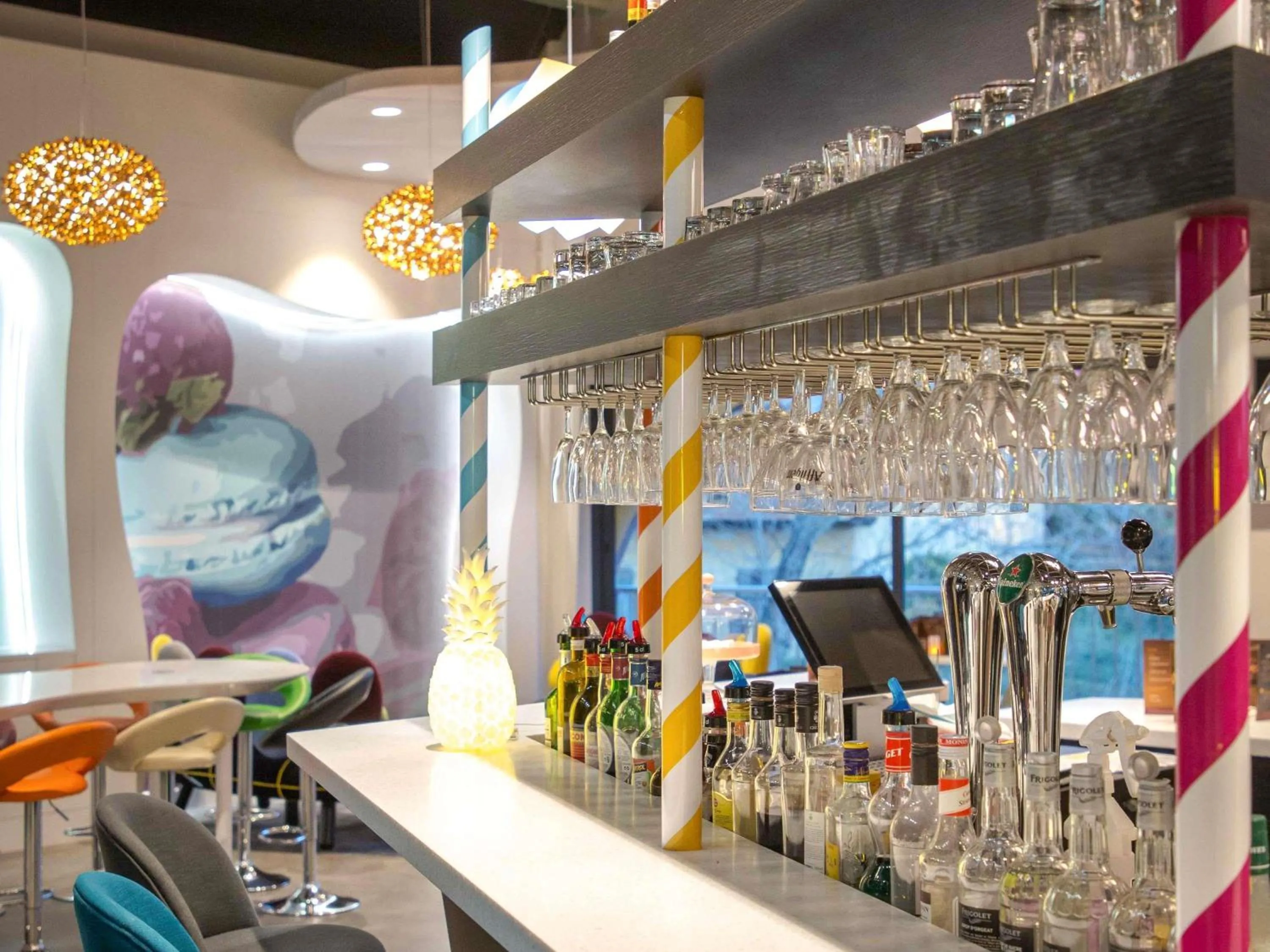 Lounge or bar in ibis Styles Fréjus St Raphael