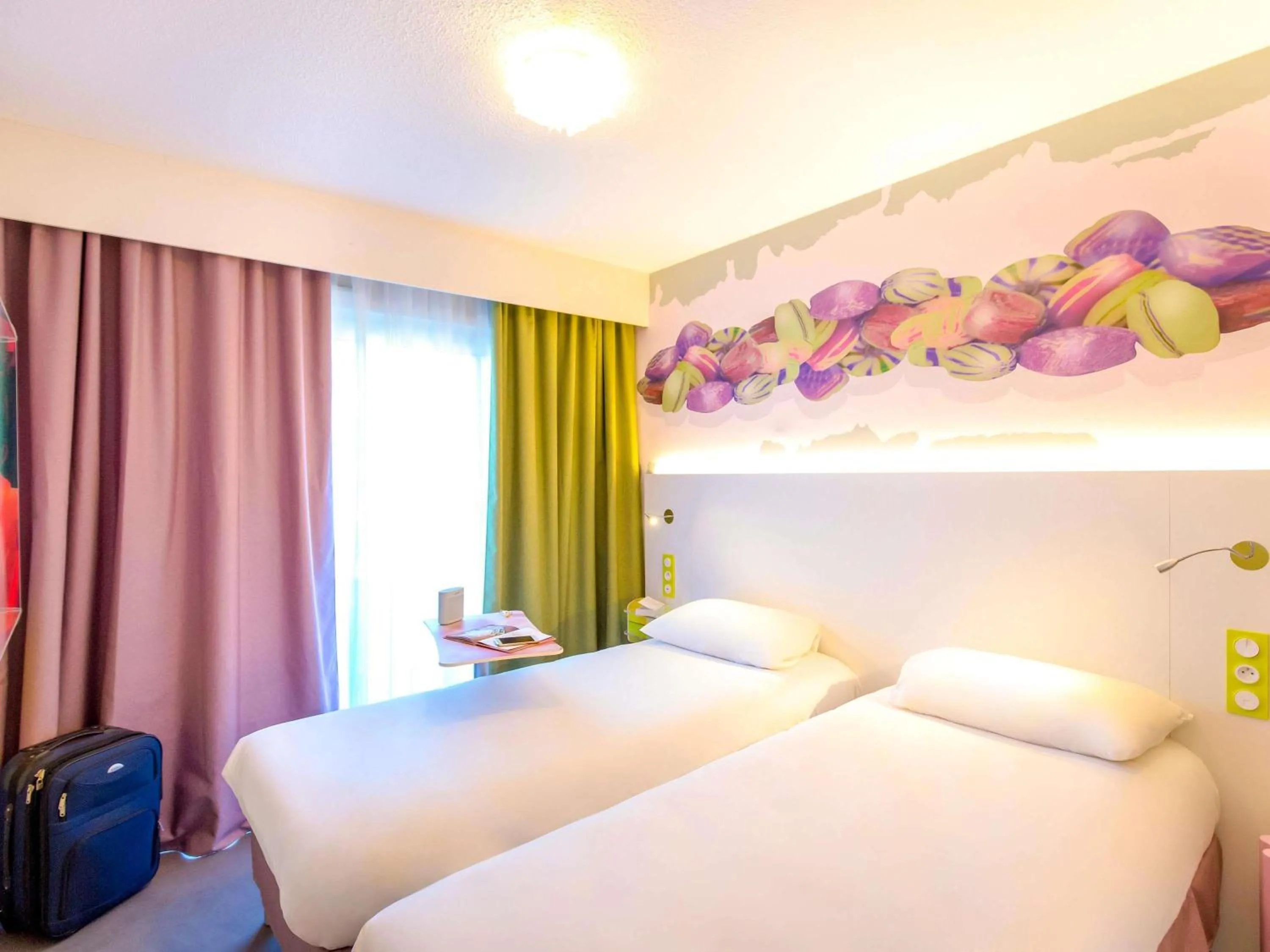 Bedroom, Bed in ibis Styles Fréjus St Raphael