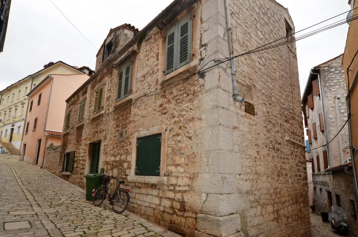 Apartment Il Cortile with garden and parking