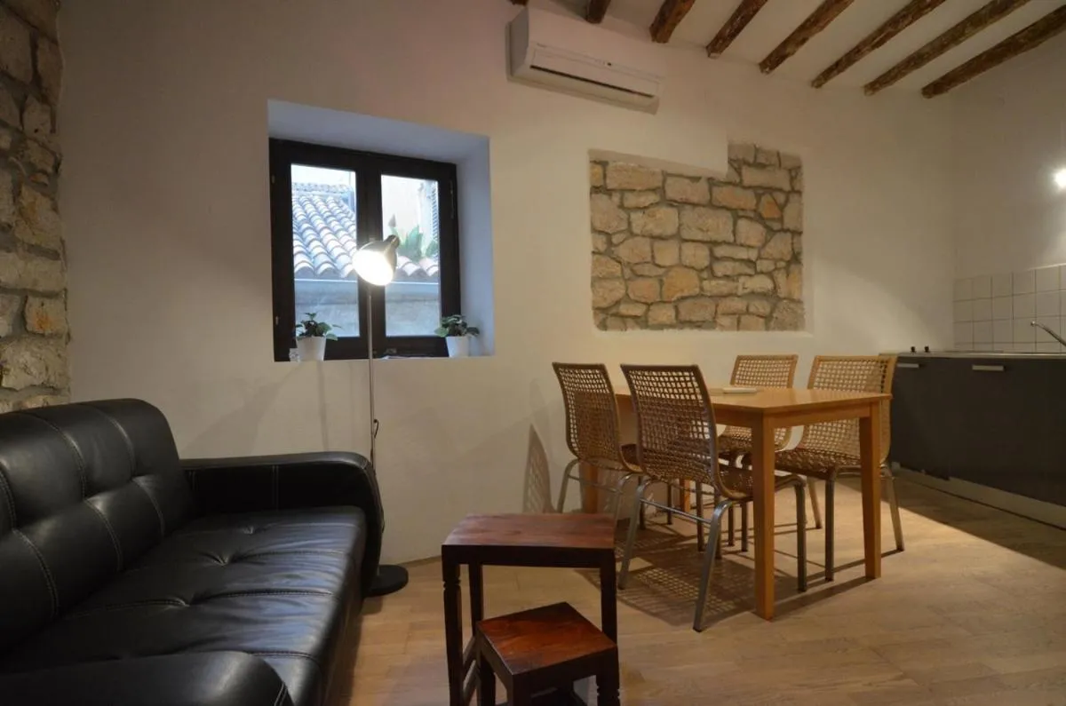 Seating area in Apartment Il Cortile with garden and parking
