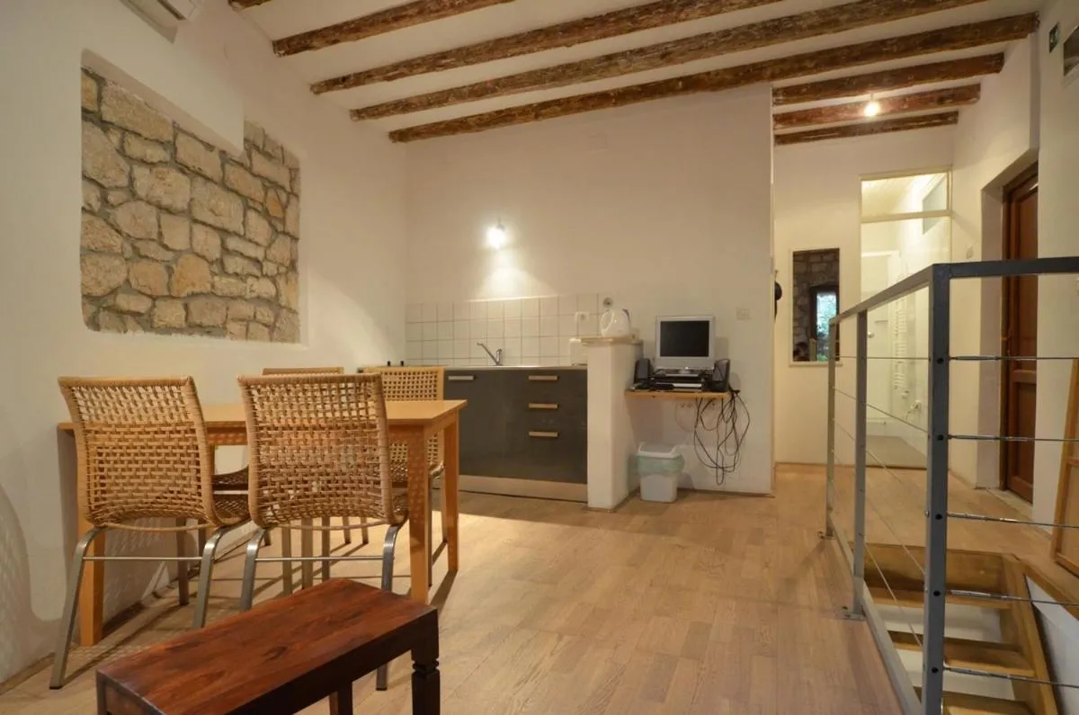 Kitchen or kitchenette in Apartment Il Cortile with garden and parking