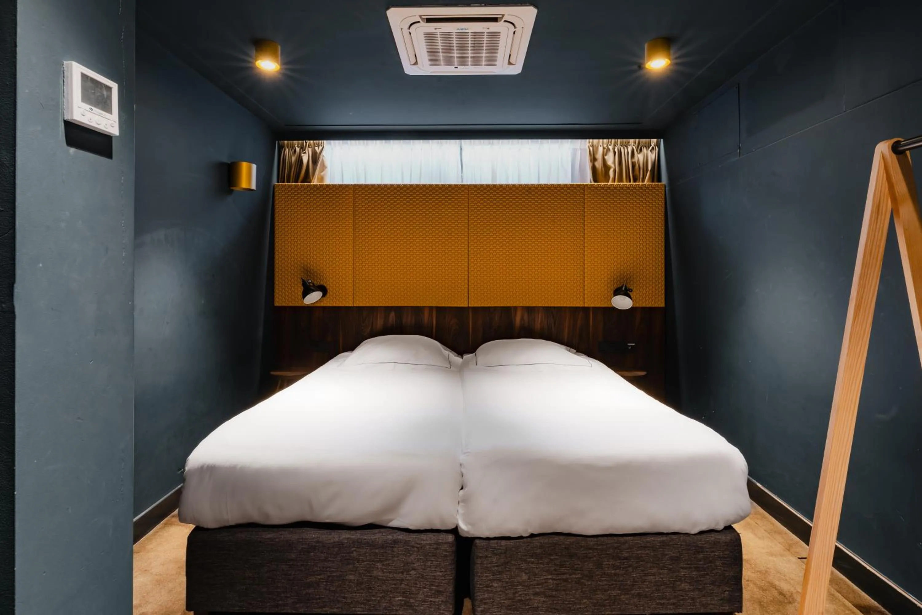 Bed in De Jonker Urban Suites