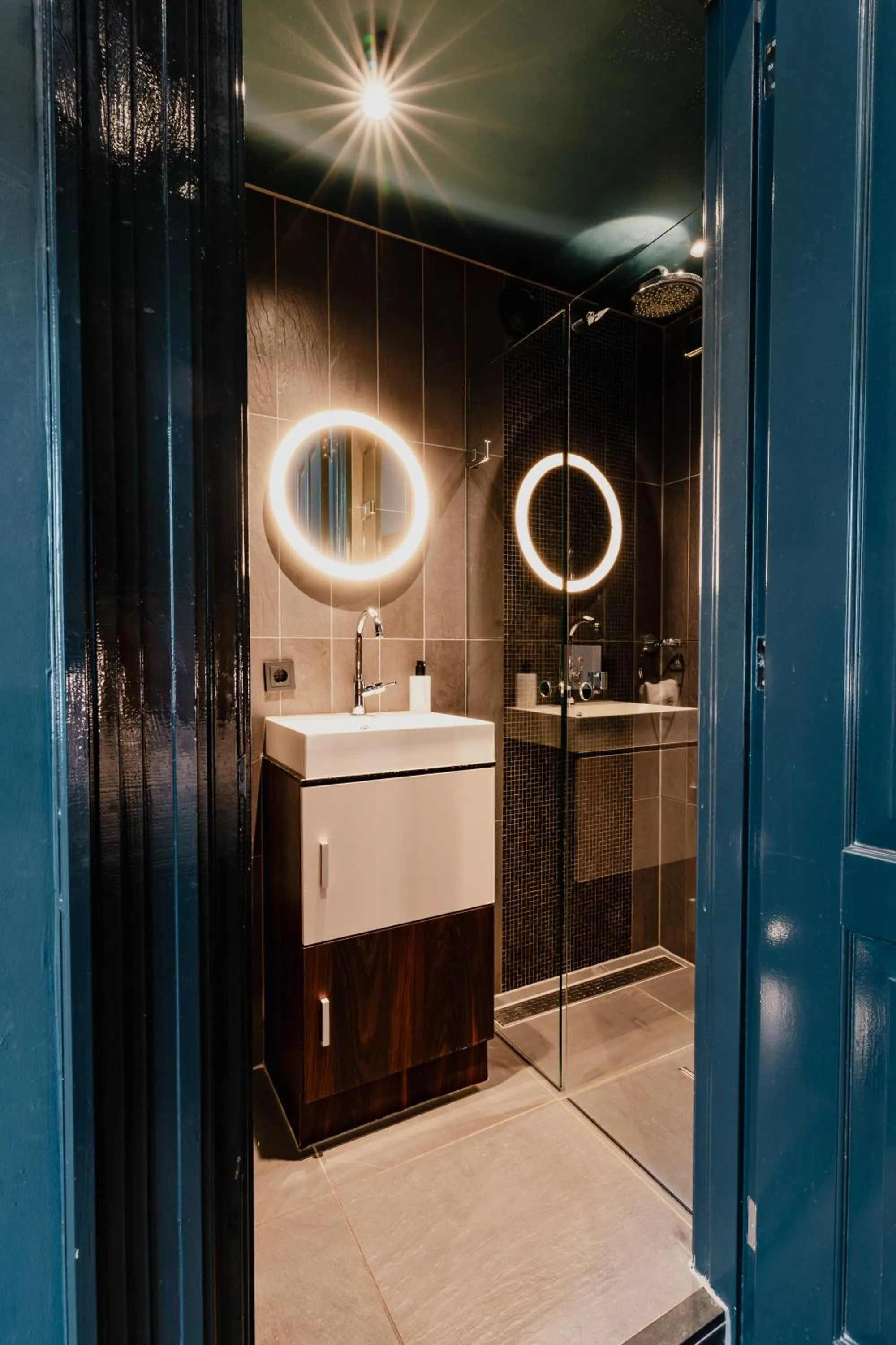 Bathroom in De Jonker Urban Suites