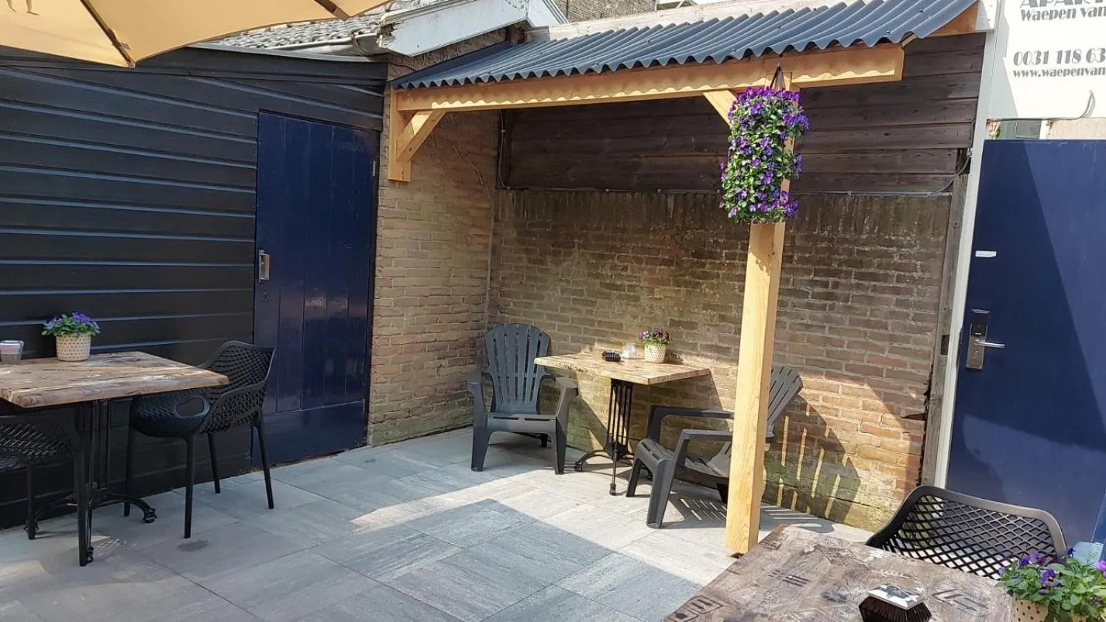 Patio in ApartHotel Waepen van Middelburg