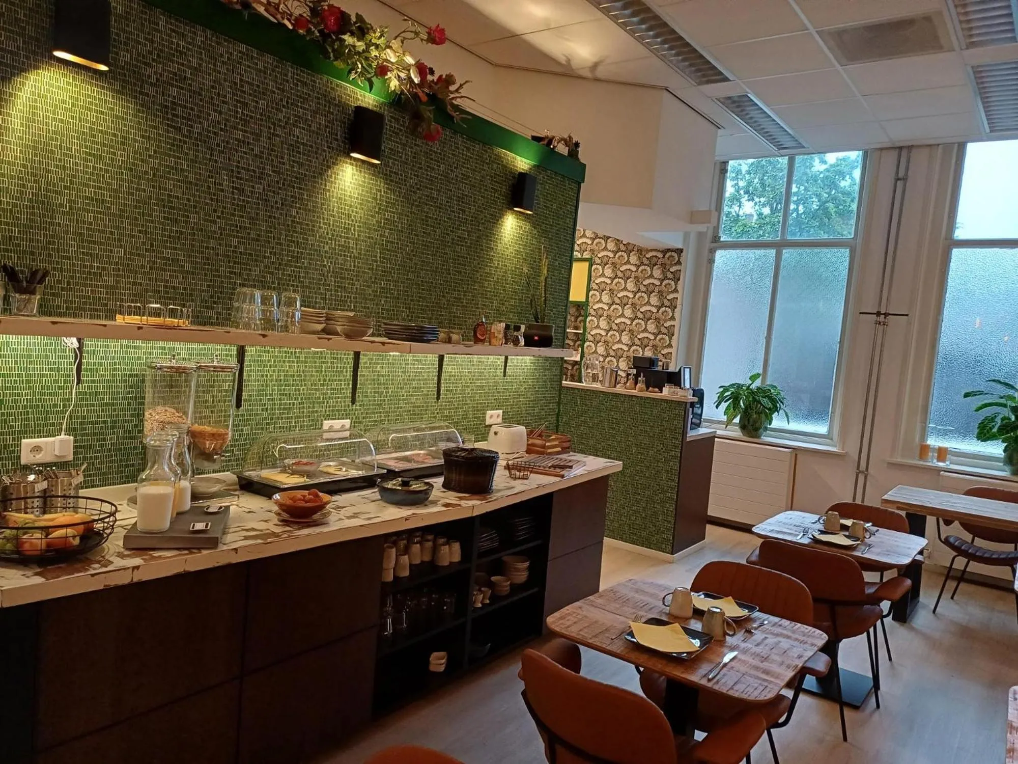 Restaurant/places to eat in ApartHotel Waepen van Middelburg