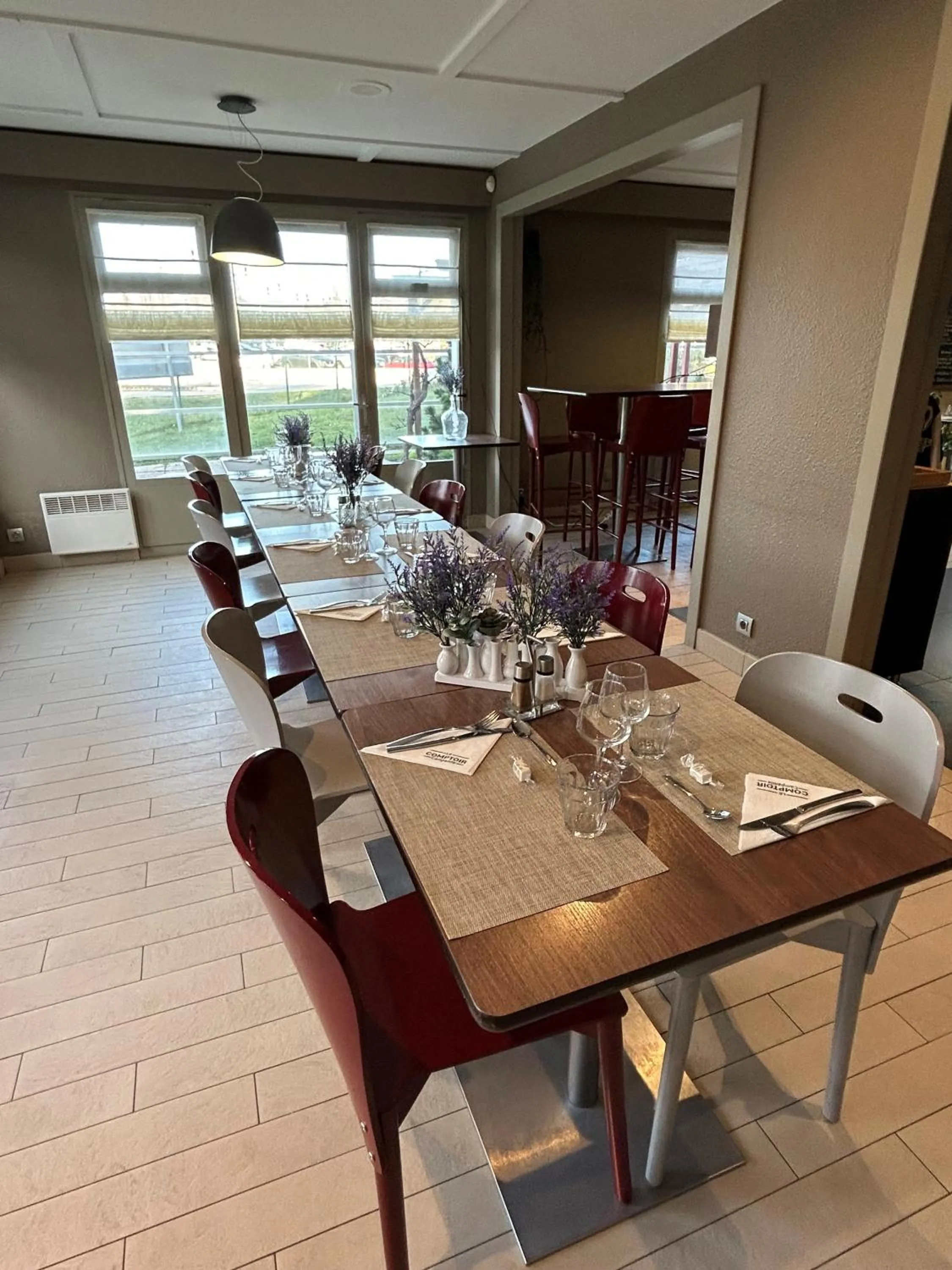 Dining area in Campanile Montélimar Nord - A7 sortie 17