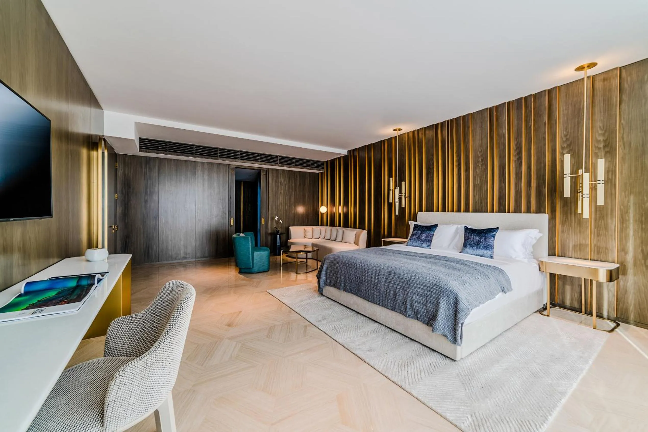 Bedroom, Bed in FIVE Palm Jumeirah Dubai