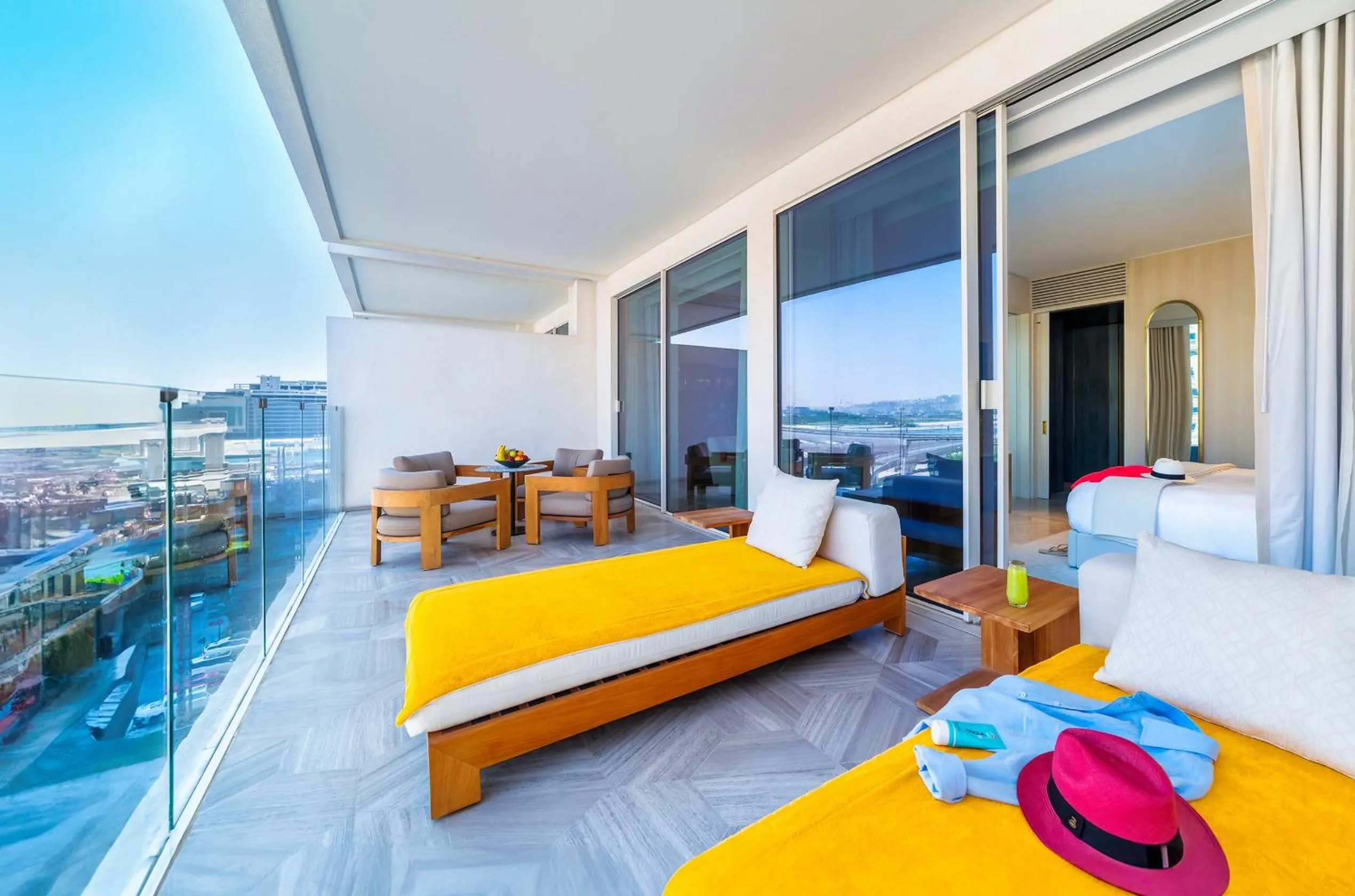 Balcony/Terrace, Bed in FIVE Palm Jumeirah Dubai
