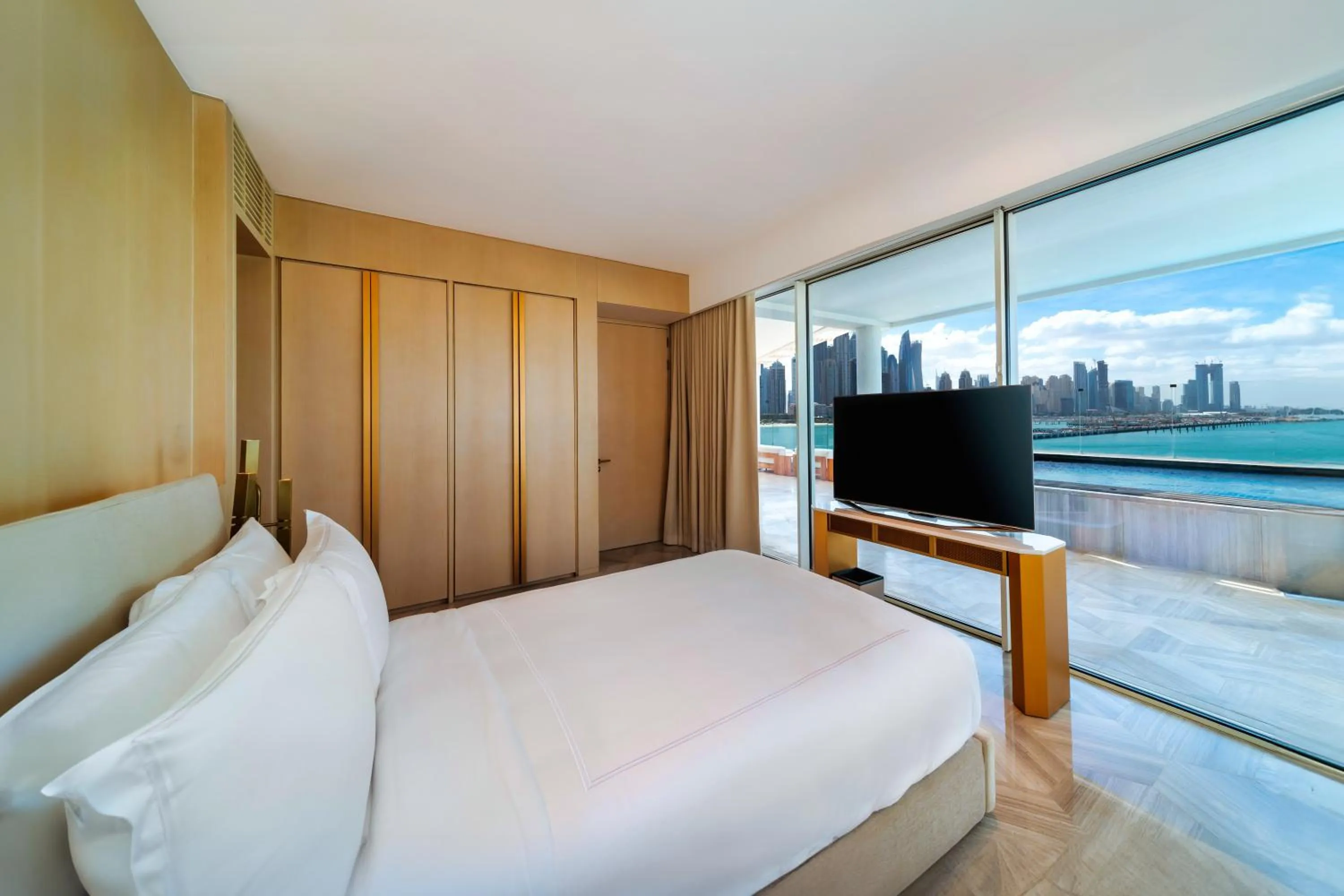 Balcony/Terrace, Bed in FIVE Palm Jumeirah Dubai