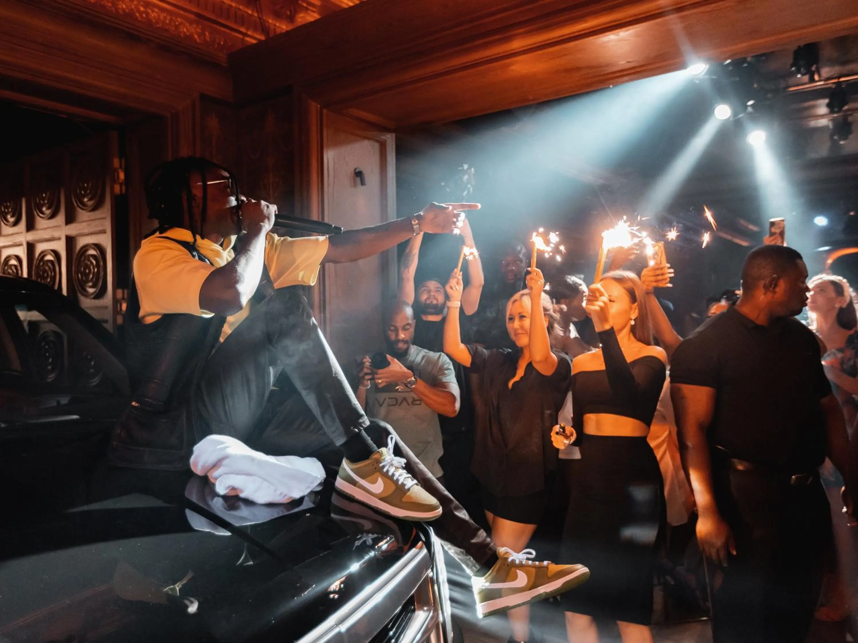 Nightclub / DJ in FIVE Palm Jumeirah Dubai