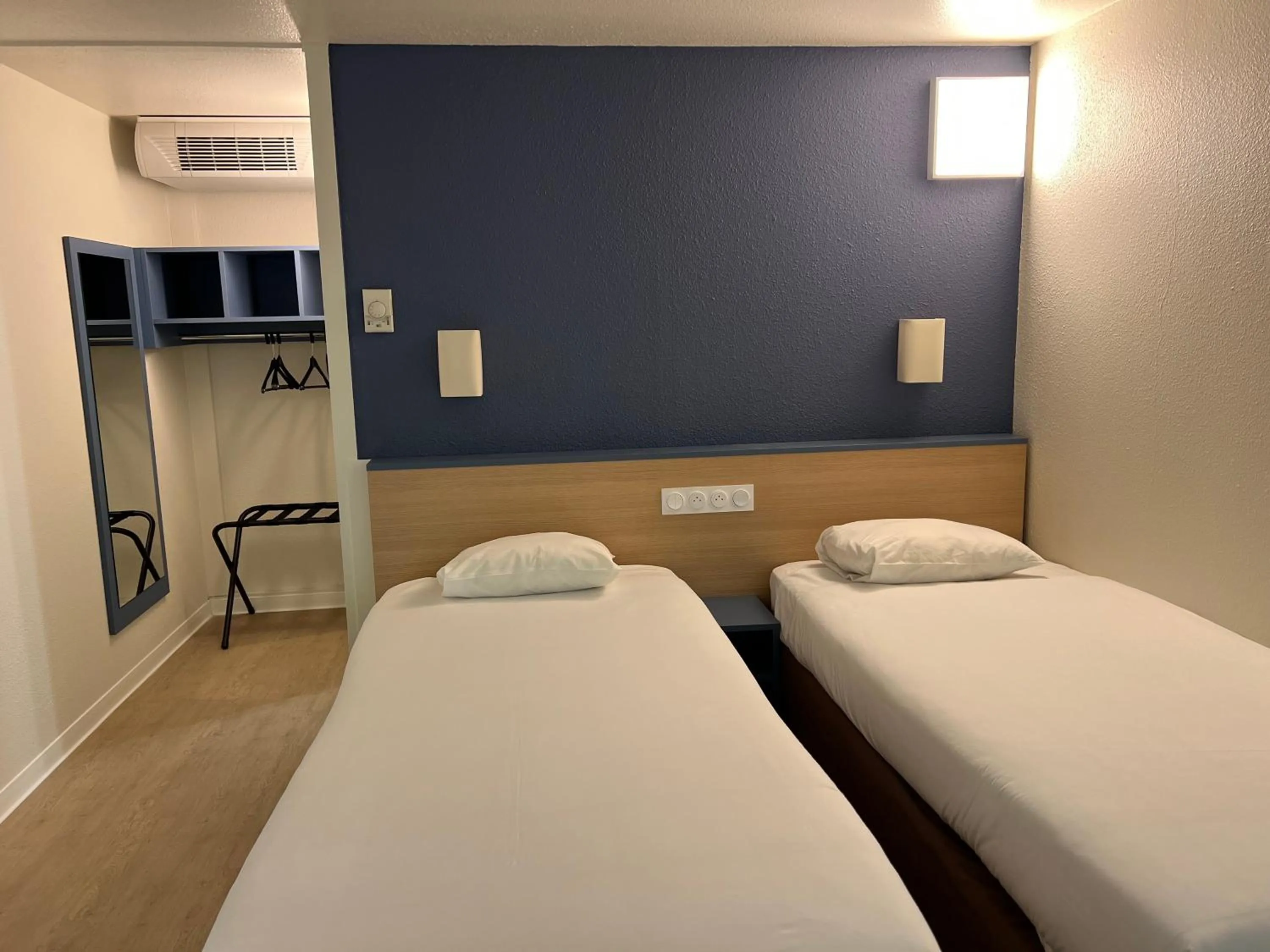 Bed in Kyriad Direct Montpellier Saint Jean De Védas - La Peyrière