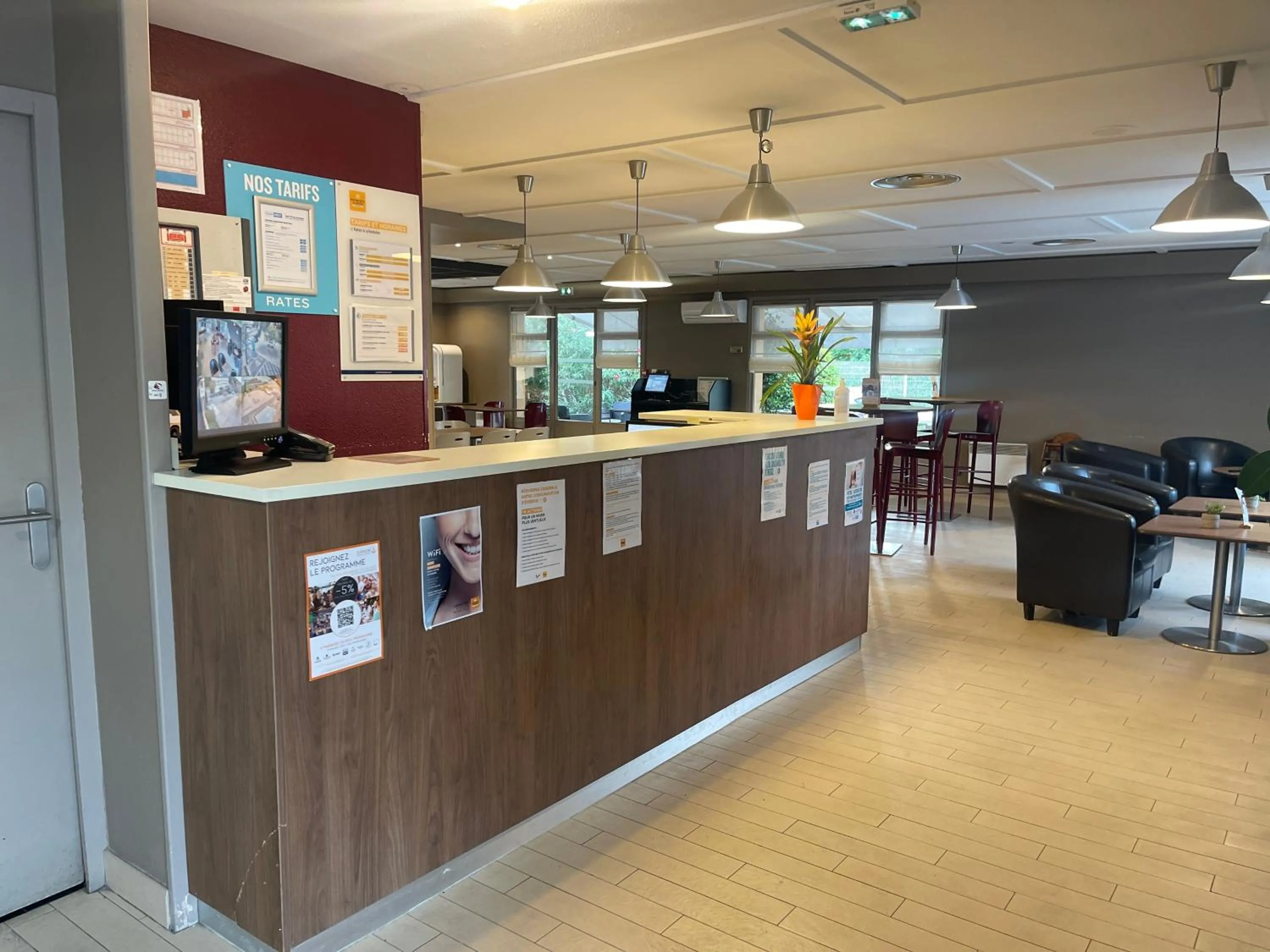 Lobby or reception in Kyriad Direct Montpellier Saint Jean De Védas - La Peyrière