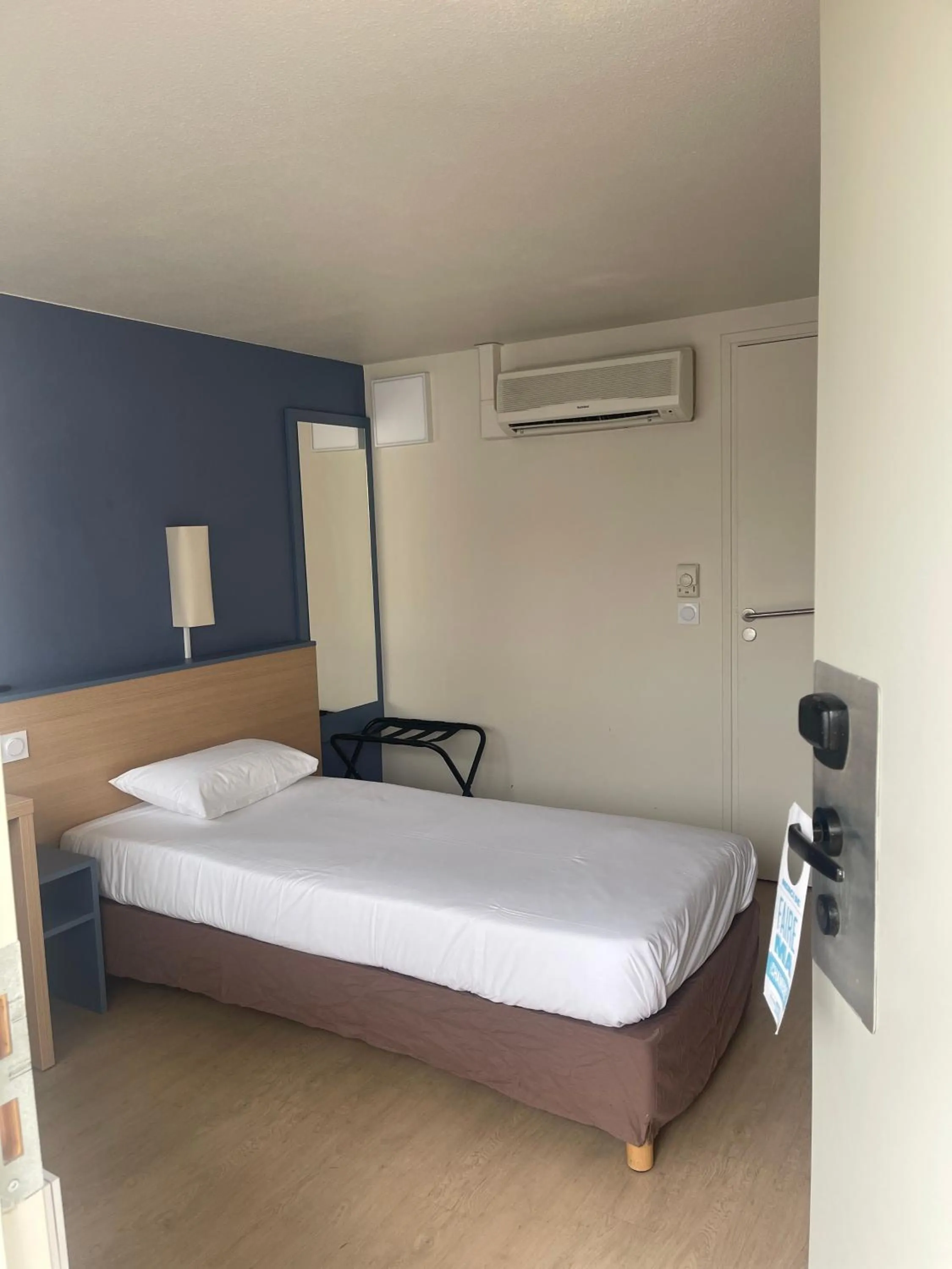 Bed in Kyriad Direct Montpellier Saint Jean De Védas - La Peyrière